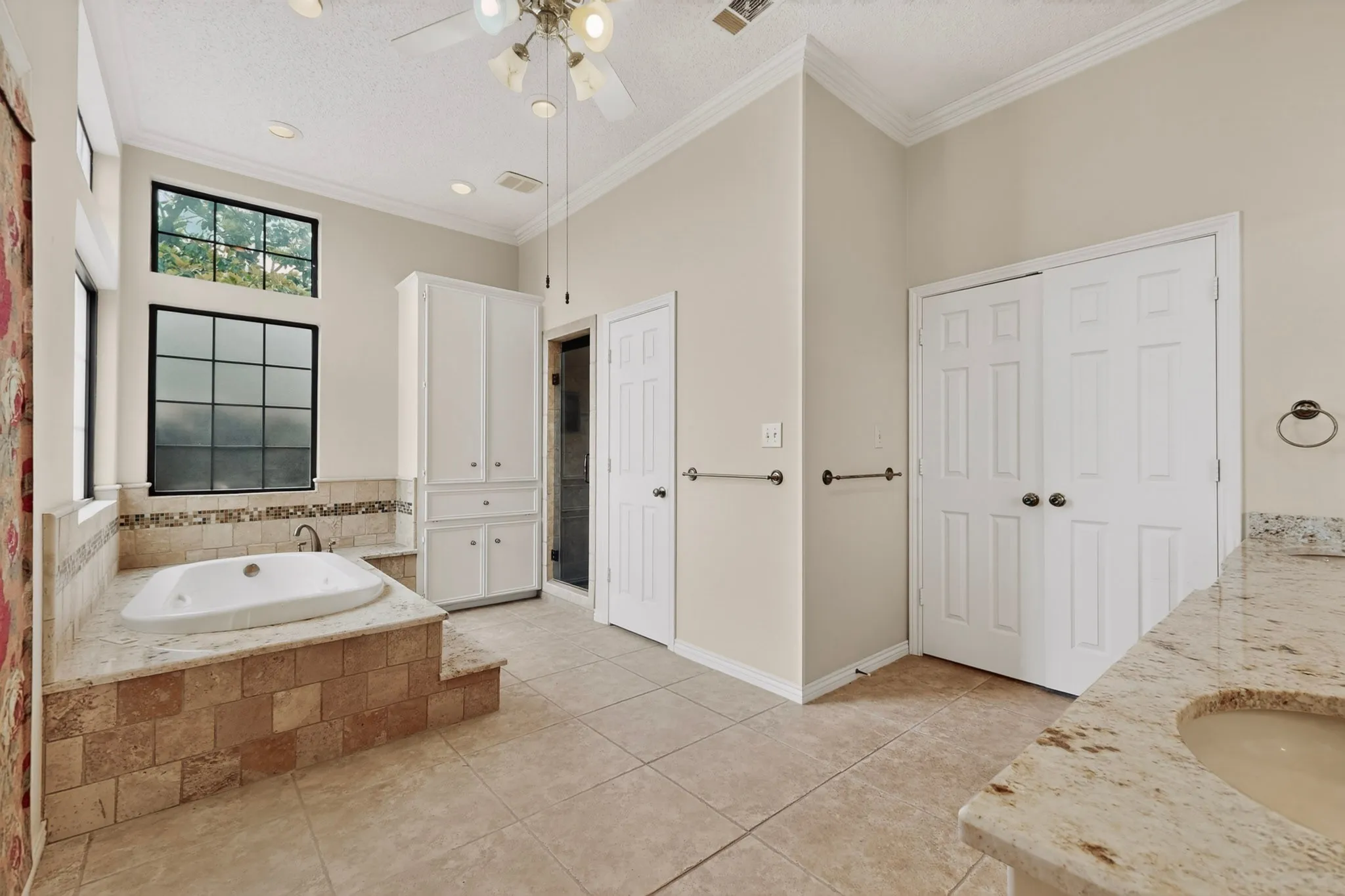 Single Family Residence For Sale in Dallas County , 14015 Highmark Square, Dallas, Texas 75254, 3 Bedroom, 3 Bathroom, 2 Garage spaces, 2,575 Sqft, built in 1980, mls#21266334, Real Estate Agent in Dallas, Homes For Sale in Dallas county, Homes For Sale in Dallas, Realtor in Dallas Texas, Real Estate Brokerage Independent Realty Texas, Luminita Cordes Realtor