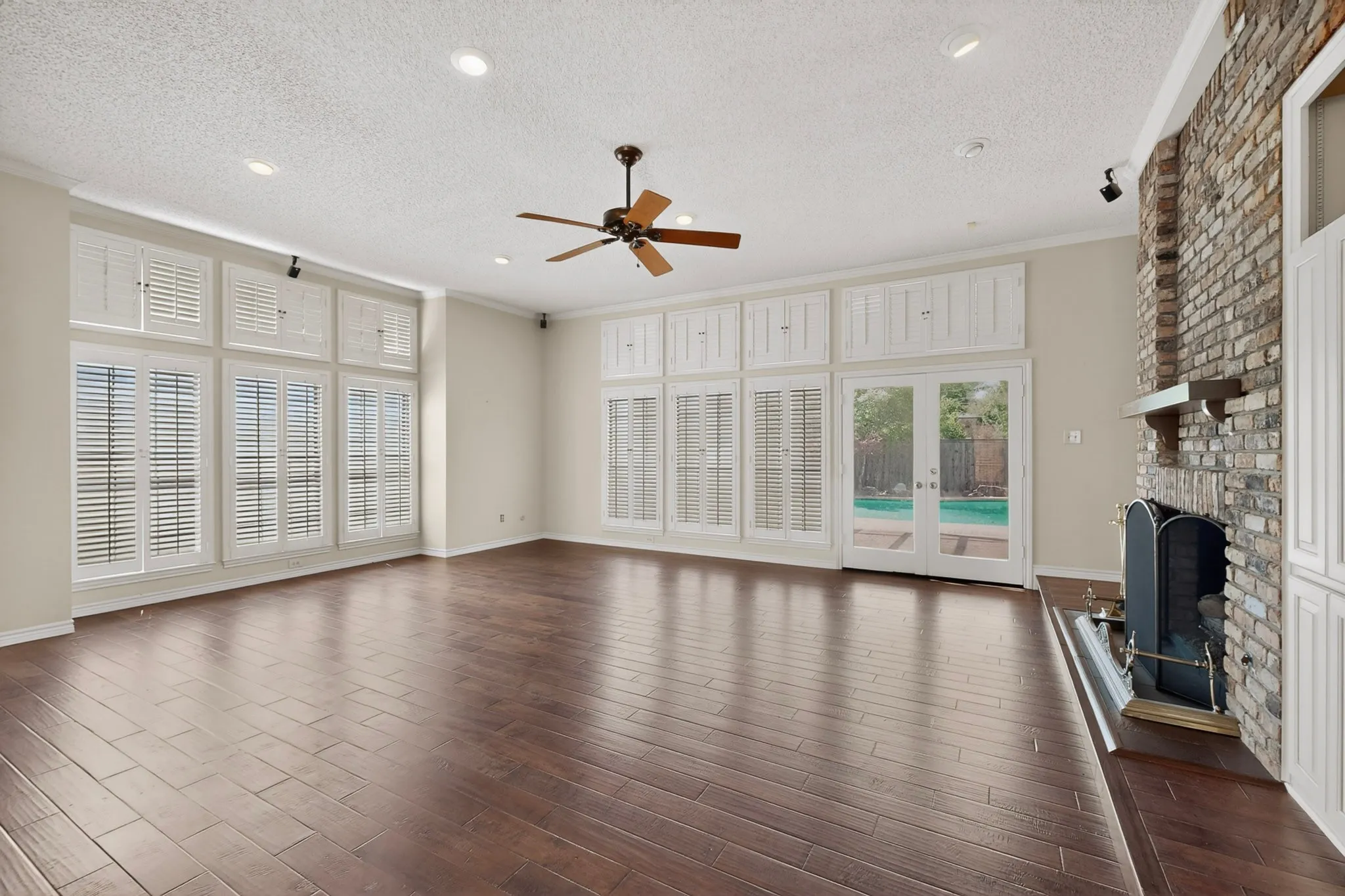 Single Family Residence For Sale in Dallas County , 14015 Highmark Square, Dallas, Texas 75254, 3 Bedroom, 3 Bathroom, 2 Garage spaces, 2,575 Sqft, built in 1980, mls#21266334, Real Estate Agent in Dallas, Homes For Sale in Dallas county, Homes For Sale in Dallas, Realtor in Dallas Texas, Real Estate Brokerage Independent Realty Texas, Luminita Cordes Realtor