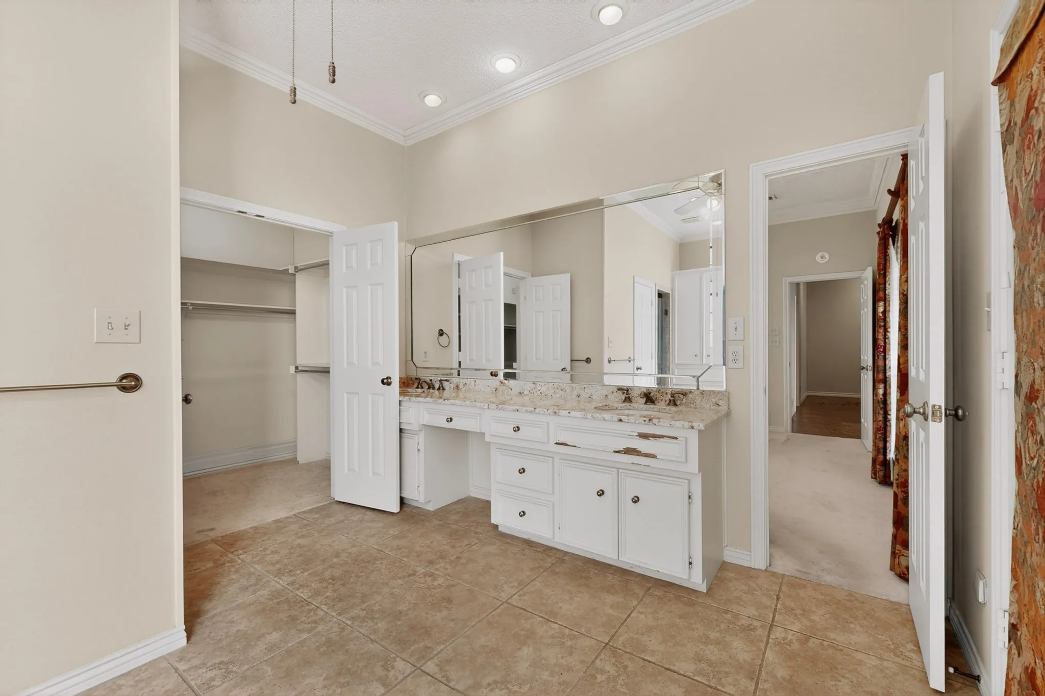 Single Family Residence For Sale in Dallas County , 14015 Highmark Square, Dallas, Texas 75254, 3 Bedroom, 3 Bathroom, 2 Garage spaces, 2,575 Sqft, built in 1980, mls#21266334, Real Estate Agent in Dallas, Homes For Sale in Dallas county, Homes For Sale in Dallas, Realtor in Dallas Texas, Real Estate Brokerage Independent Realty Texas, Luminita Cordes Realtor