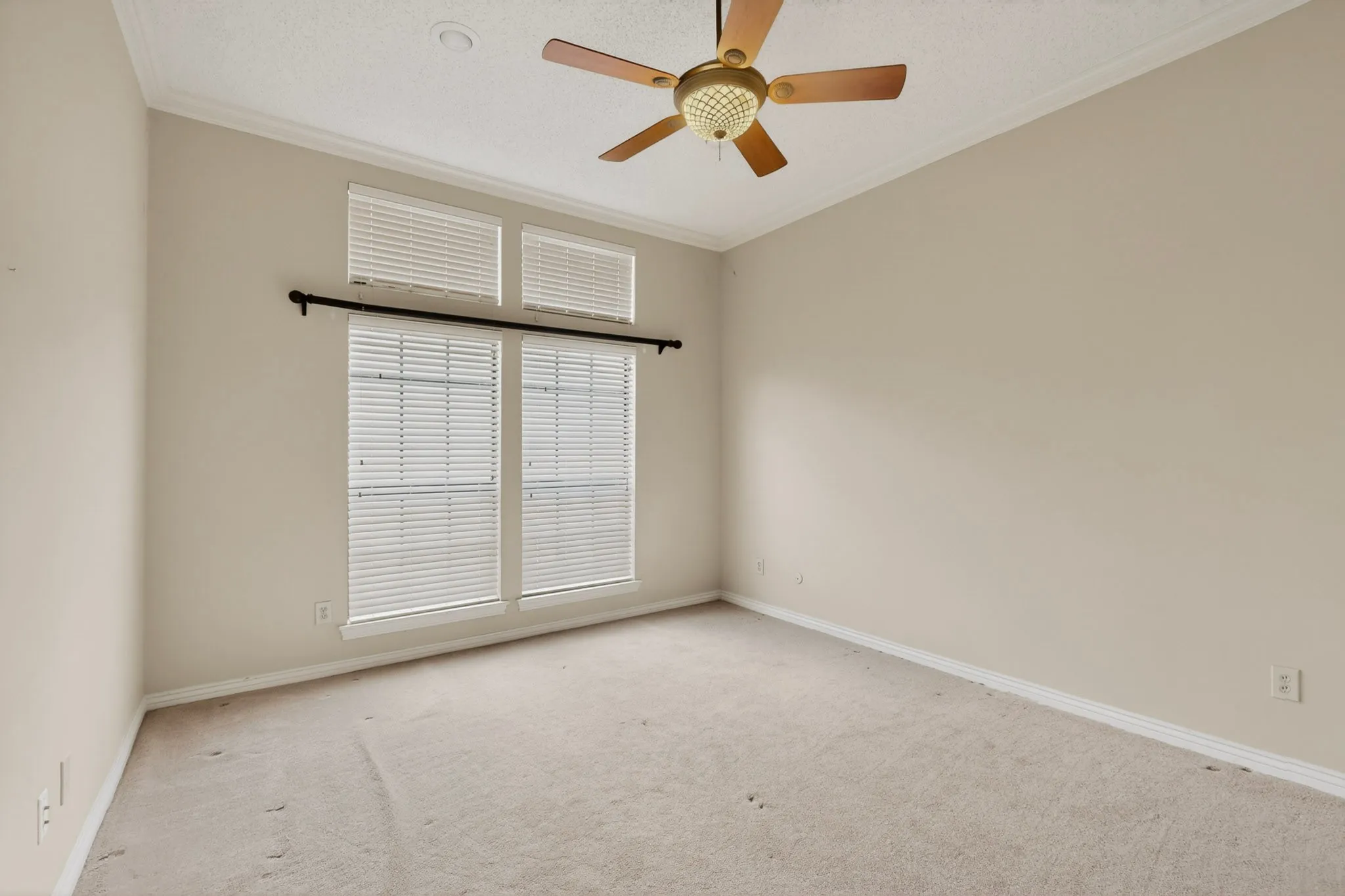 Single Family Residence For Sale in Dallas County , 14015 Highmark Square, Dallas, Texas 75254, 3 Bedroom, 3 Bathroom, 2 Garage spaces, 2,575 Sqft, built in 1980, mls#21266334, Real Estate Agent in Dallas, Homes For Sale in Dallas county, Homes For Sale in Dallas, Realtor in Dallas Texas, Real Estate Brokerage Independent Realty Texas, Luminita Cordes Realtor