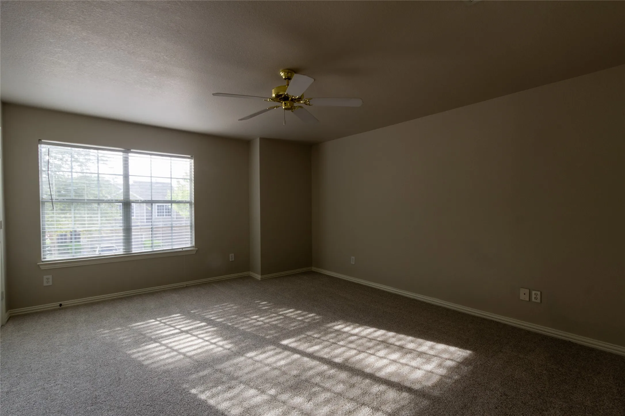 Townhouse For Rent in Collin County , 10008 Dryden Lane, Plano, Texas 75025, 2 Bedroom, 3 Bathroom, 2 Garage spaces, 1,535 Sqft, built in 2000, Price $2,300, mls#21248268, Real Estate Agent in Plano, Homes For Rent in Collin county, Homes For Rent in Plano, Realtor in Plano Texas, Real Estate Brokerage Independent Realty Texas, Luminita Cordes Realtor