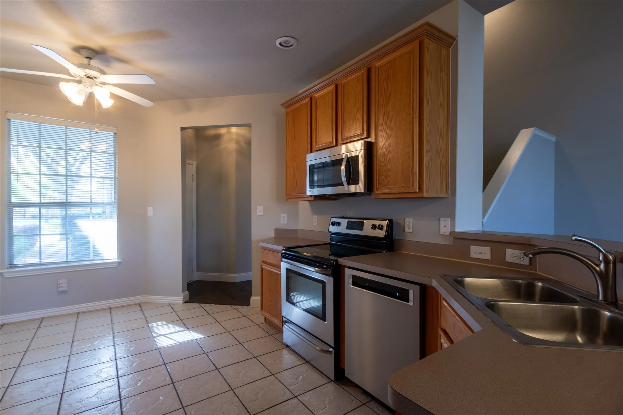 Townhouse For Rent in Collin County , 10008 Dryden Lane, Plano, Texas 75025, 2 Bedroom, 3 Bathroom, 2 Garage spaces, 1,535 Sqft, built in 2000, Price $2,300, mls#21248268, Real Estate Agent in Plano, Homes For Rent in Collin county, Homes For Rent in Plano, Realtor in Plano Texas, Real Estate Brokerage Independent Realty Texas, Luminita Cordes Realtor
