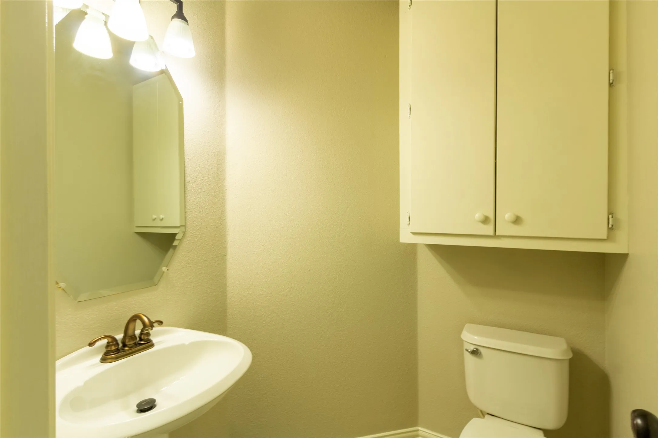 Townhouse For Rent in Collin County , 10008 Dryden Lane, Plano, Texas 75025, 2 Bedroom, 3 Bathroom, 2 Garage spaces, 1,535 Sqft, built in 2000, Price $2,300, mls#21248268, Real Estate Agent in Plano, Homes For Rent in Collin county, Homes For Rent in Plano, Realtor in Plano Texas, Real Estate Brokerage Independent Realty Texas, Luminita Cordes Realtor