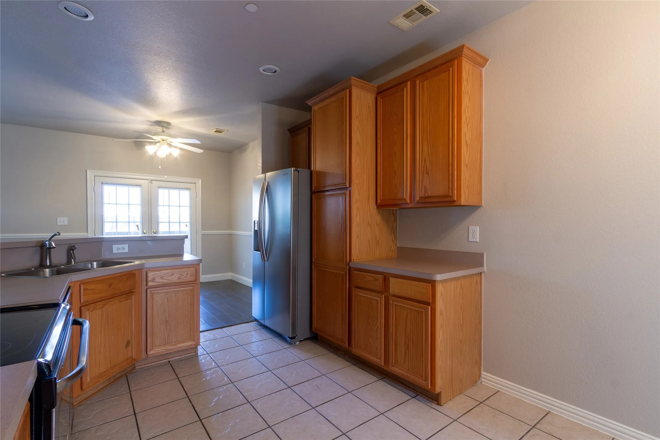 Townhouse For Rent in Collin County , 10008 Dryden Lane, Plano, Texas 75025, 2 Bedroom, 3 Bathroom, 2 Garage spaces, 1,535 Sqft, built in 2000, Price $2,300, mls#21248268, Real Estate Agent in Plano, Homes For Rent in Collin county, Homes For Rent in Plano, Realtor in Plano Texas, Real Estate Brokerage Independent Realty Texas, Luminita Cordes Realtor