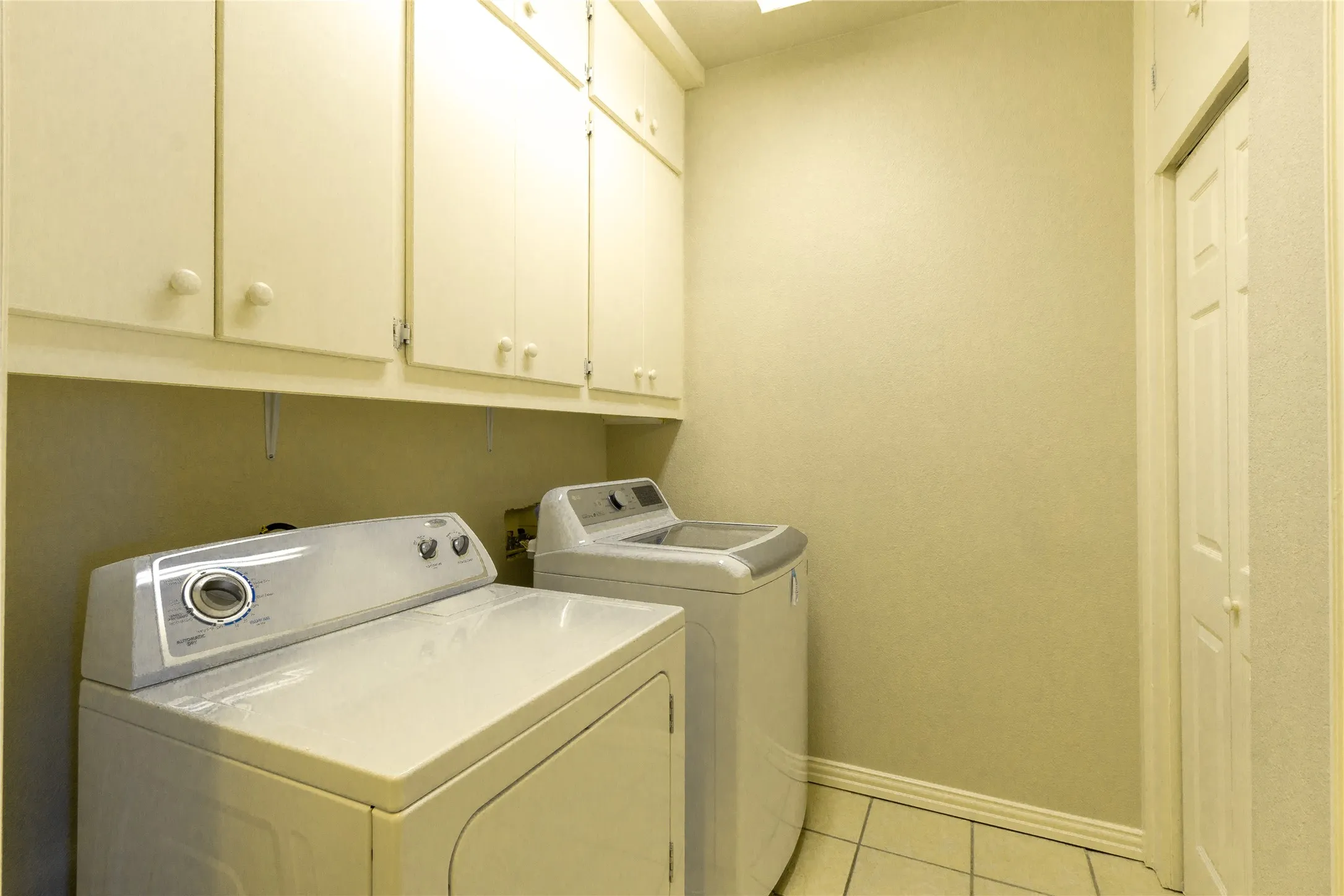Townhouse For Rent in Collin County , 10008 Dryden Lane, Plano, Texas 75025, 2 Bedroom, 3 Bathroom, 2 Garage spaces, 1,535 Sqft, built in 2000, Price $2,300, mls#21248268, Real Estate Agent in Plano, Homes For Rent in Collin county, Homes For Rent in Plano, Realtor in Plano Texas, Real Estate Brokerage Independent Realty Texas, Luminita Cordes Realtor