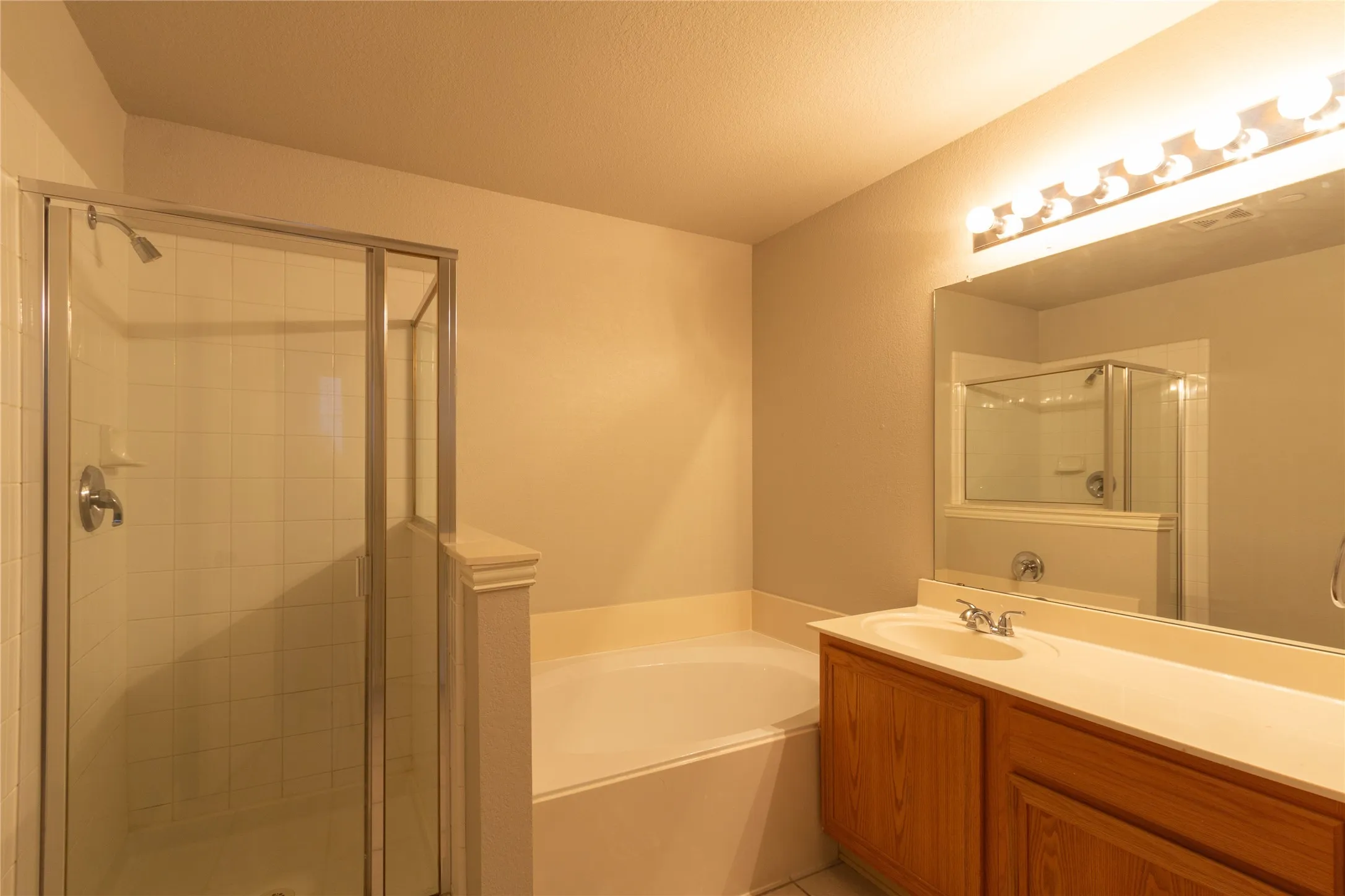 Townhouse For Rent in Collin County , 10008 Dryden Lane, Plano, Texas 75025, 2 Bedroom, 3 Bathroom, 2 Garage spaces, 1,535 Sqft, built in 2000, Price $2,300, mls#21248268, Real Estate Agent in Plano, Homes For Rent in Collin county, Homes For Rent in Plano, Realtor in Plano Texas, Real Estate Brokerage Independent Realty Texas, Luminita Cordes Realtor
