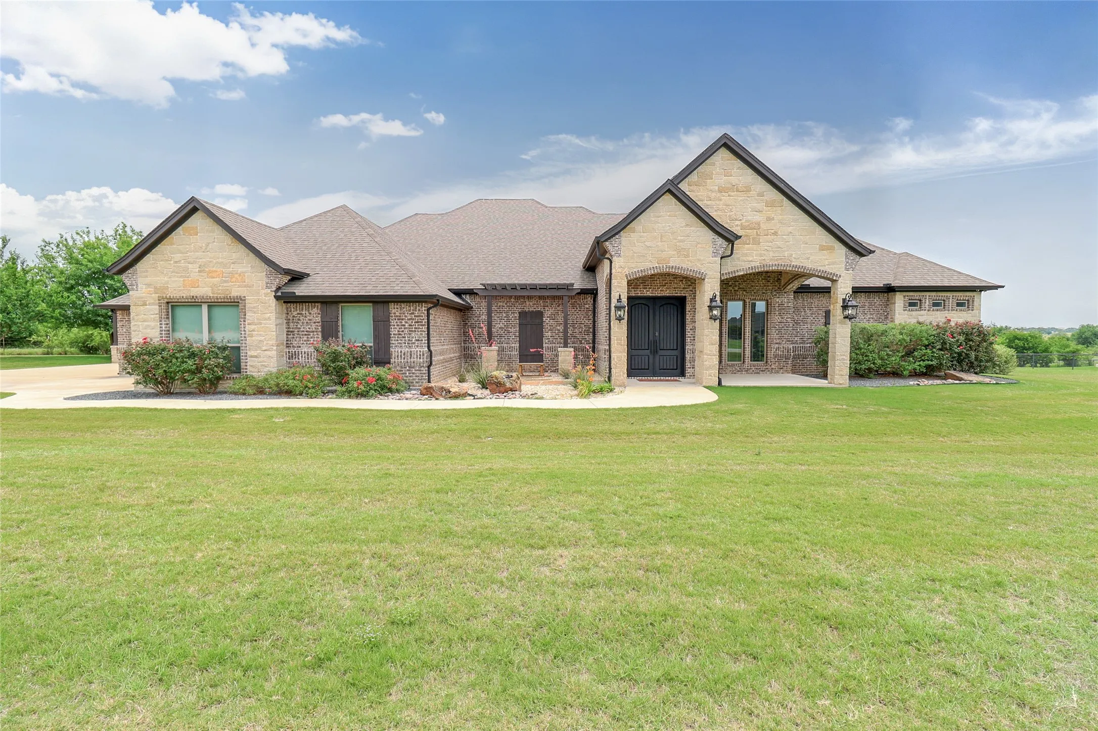 Single Family Residence For Sale in Johnson County , 6312 Nobu Place, Godley, Texas 76044, 4 Bedroom, 4 Bathroom, 3 Garage spaces, 3,282 Sqft, built in 2019, mls#21268610, Real Estate Agent in Godley, Homes For Sale in Johnson county, Homes For Sale in Godley, Realtor in Godley Texas, Real Estate Brokerage Independent Realty Texas, Luminita Cordes Realtor