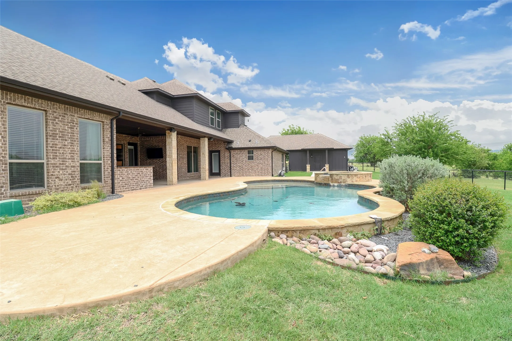 Single Family Residence For Sale in Johnson County , 6312 Nobu Place, Godley, Texas 76044, 4 Bedroom, 4 Bathroom, 3 Garage spaces, 3,282 Sqft, built in 2019, mls#21268610, Real Estate Agent in Godley, Homes For Sale in Johnson county, Homes For Sale in Godley, Realtor in Godley Texas, Real Estate Brokerage Independent Realty Texas, Luminita Cordes Realtor