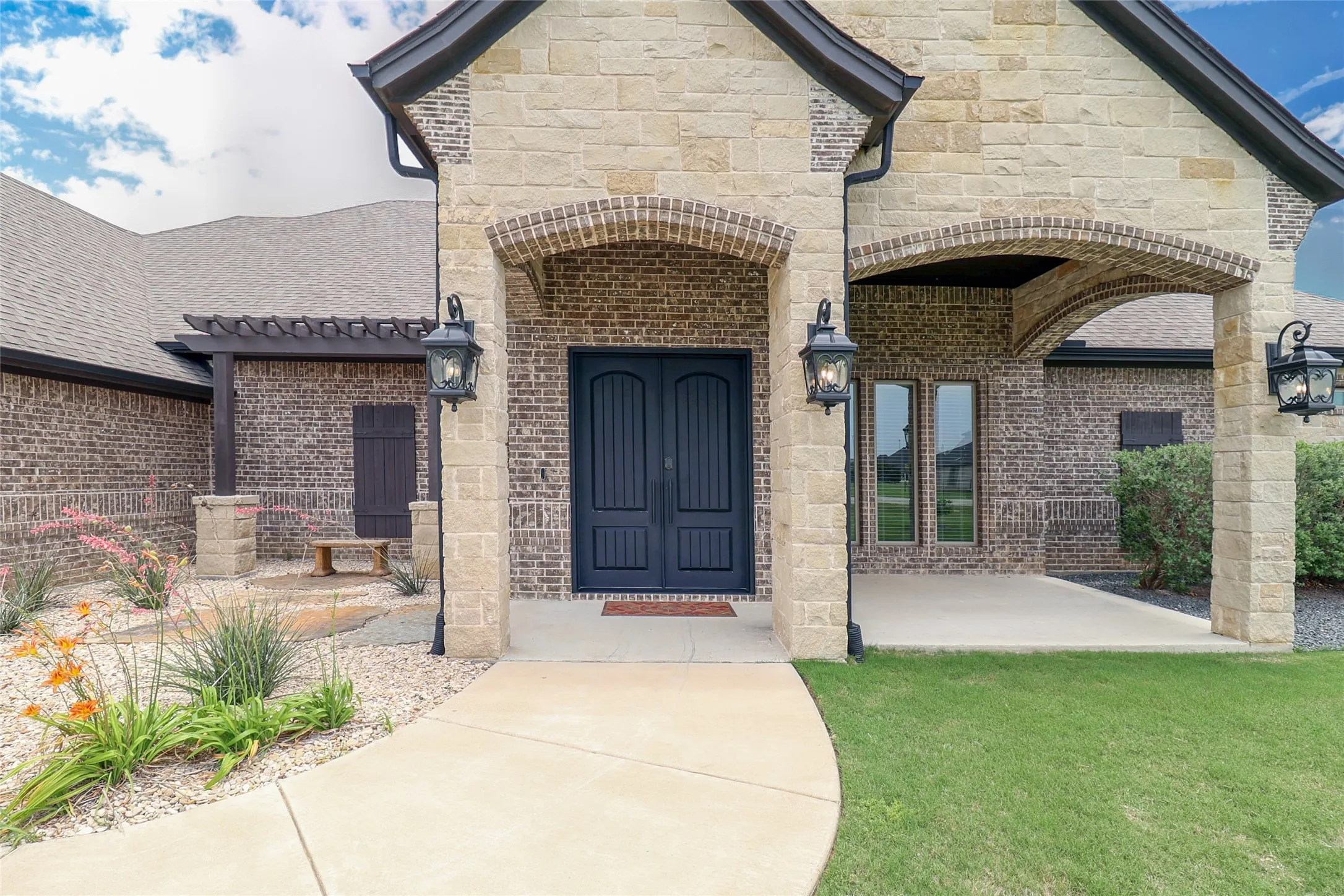 Single Family Residence For Sale in Johnson County , 6312 Nobu Place, Godley, Texas 76044, 4 Bedroom, 4 Bathroom, 3 Garage spaces, 3,282 Sqft, built in 2019, mls#21268610, Real Estate Agent in Godley, Homes For Sale in Johnson county, Homes For Sale in Godley, Realtor in Godley Texas, Real Estate Brokerage Independent Realty Texas, Luminita Cordes Realtor