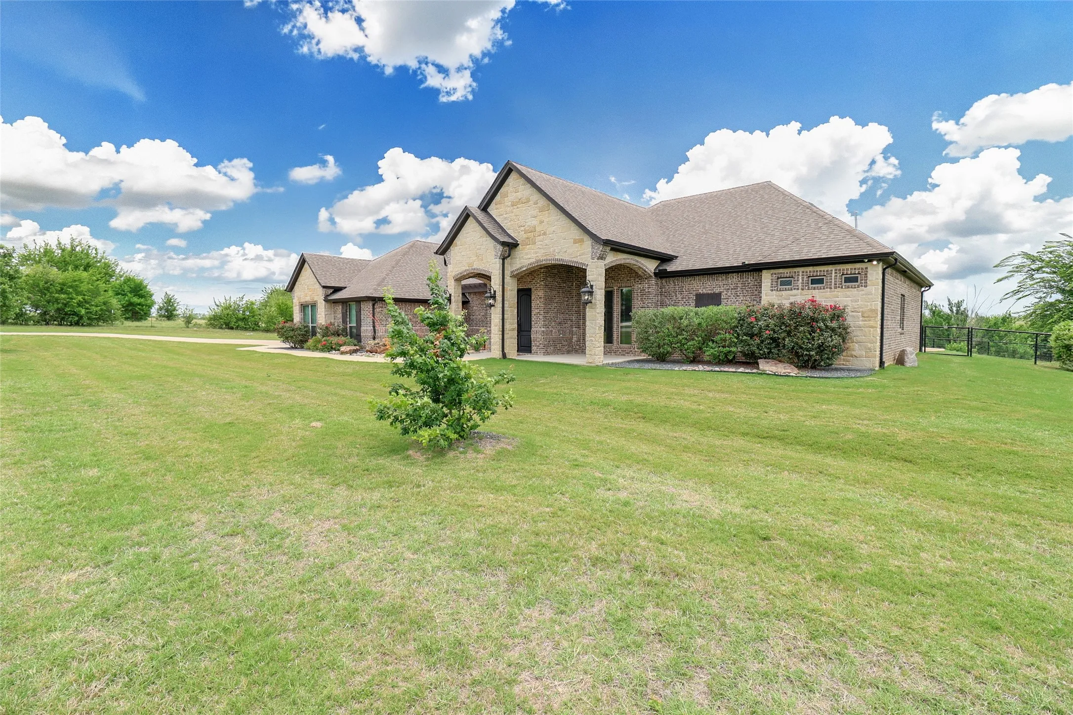Single Family Residence For Sale in Johnson County , 6312 Nobu Place, Godley, Texas 76044, 4 Bedroom, 4 Bathroom, 3 Garage spaces, 3,282 Sqft, built in 2019, mls#21268610, Real Estate Agent in Godley, Homes For Sale in Johnson county, Homes For Sale in Godley, Realtor in Godley Texas, Real Estate Brokerage Independent Realty Texas, Luminita Cordes Realtor