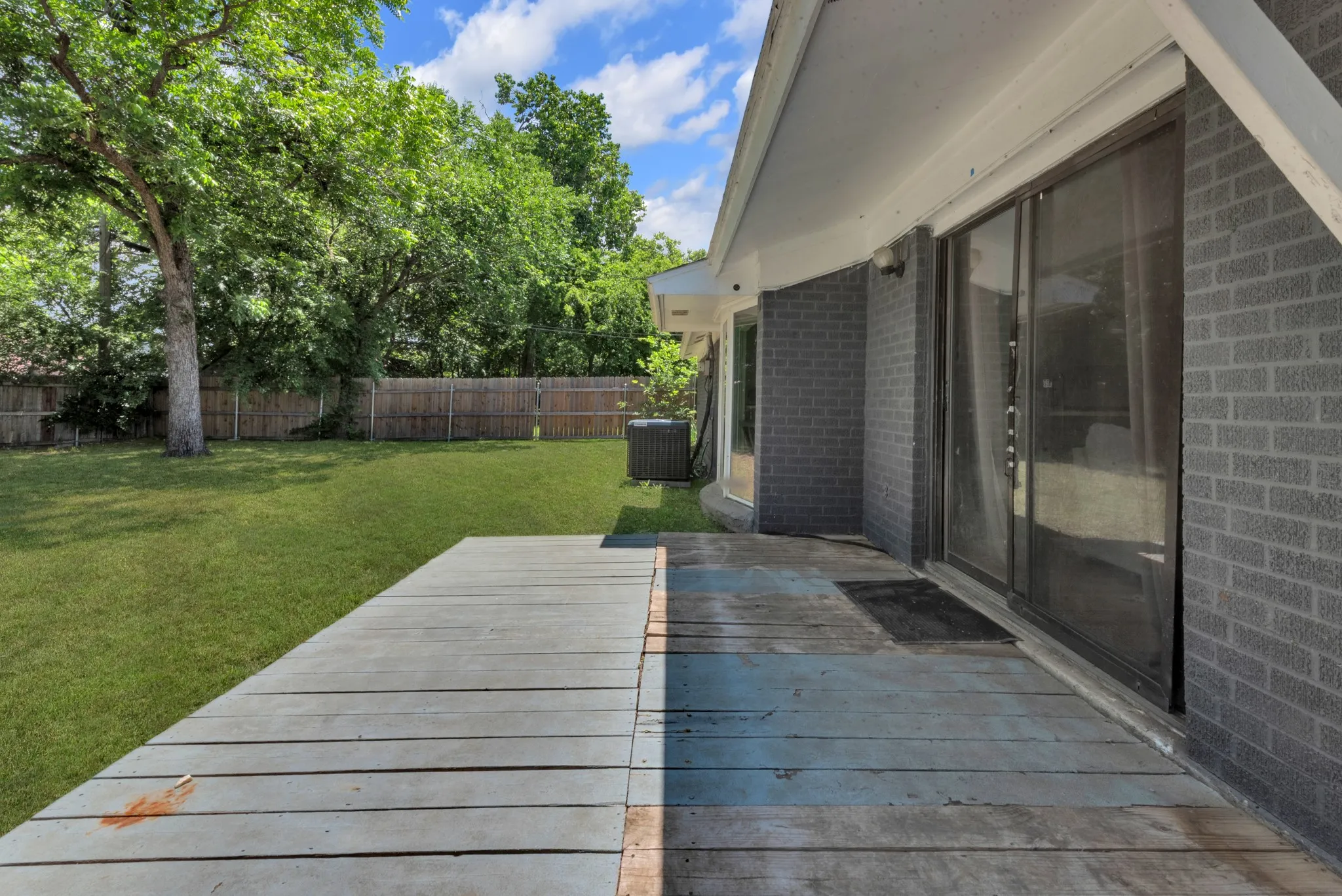 Single Family Residence For Sale in Tarrant County , 821 Lovers Lane, Grapevine, Texas 76051, 3 Bedroom, 2 Bathroom, 2 Garage spaces, 1,291 Sqft, built in 1967, mls#21267376, Real Estate Agent in Grapevine, Homes For Sale in Tarrant county, Homes For Sale in Grapevine, Realtor in Grapevine Texas, Real Estate Brokerage Independent Realty Texas, Luminita Cordes Realtor