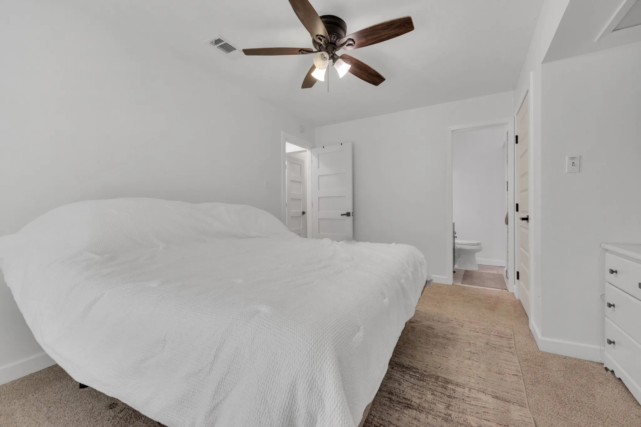 Single Family Residence For Sale in Tarrant County , 821 Lovers Lane, Grapevine, Texas 76051, 3 Bedroom, 2 Bathroom, 2 Garage spaces, 1,291 Sqft, built in 1967, mls#21267376, Real Estate Agent in Grapevine, Homes For Sale in Tarrant county, Homes For Sale in Grapevine, Realtor in Grapevine Texas, Real Estate Brokerage Independent Realty Texas, Luminita Cordes Realtor