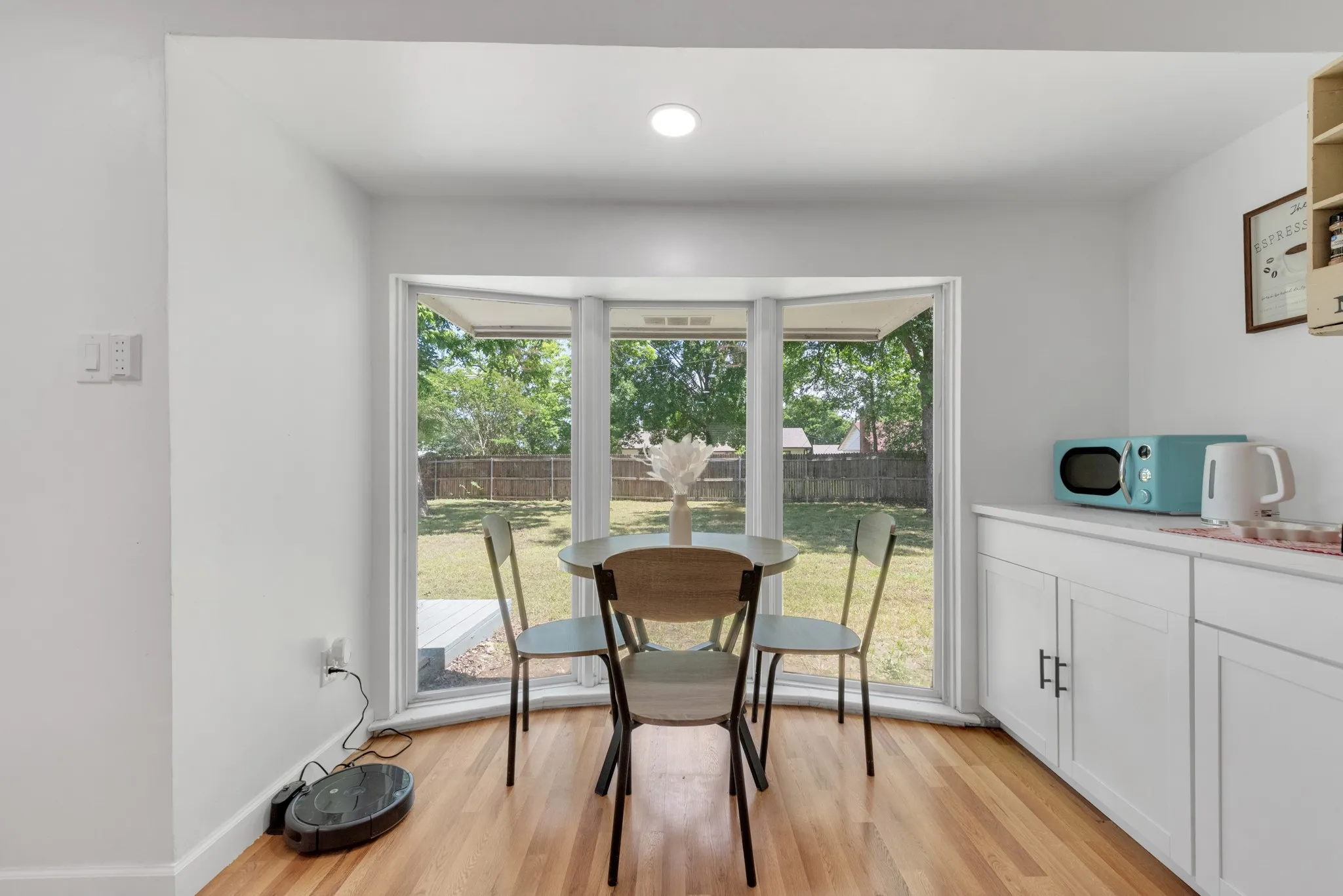 Single Family Residence For Sale in Tarrant County , 821 Lovers Lane, Grapevine, Texas 76051, 3 Bedroom, 2 Bathroom, 2 Garage spaces, 1,291 Sqft, built in 1967, mls#21267376, Real Estate Agent in Grapevine, Homes For Sale in Tarrant county, Homes For Sale in Grapevine, Realtor in Grapevine Texas, Real Estate Brokerage Independent Realty Texas, Luminita Cordes Realtor