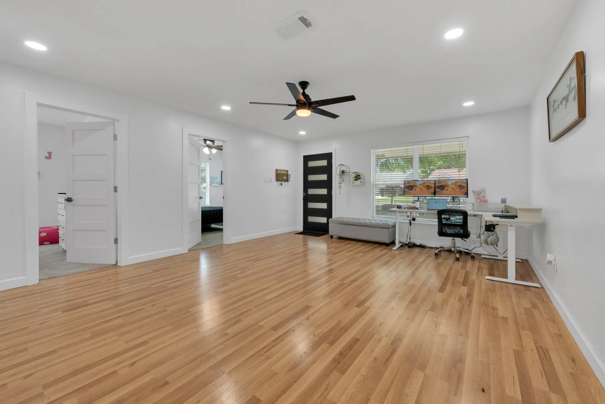 Single Family Residence For Sale in Tarrant County , 821 Lovers Lane, Grapevine, Texas 76051, 3 Bedroom, 2 Bathroom, 2 Garage spaces, 1,291 Sqft, built in 1967, mls#21267376, Real Estate Agent in Grapevine, Homes For Sale in Tarrant county, Homes For Sale in Grapevine, Realtor in Grapevine Texas, Real Estate Brokerage Independent Realty Texas, Luminita Cordes Realtor
