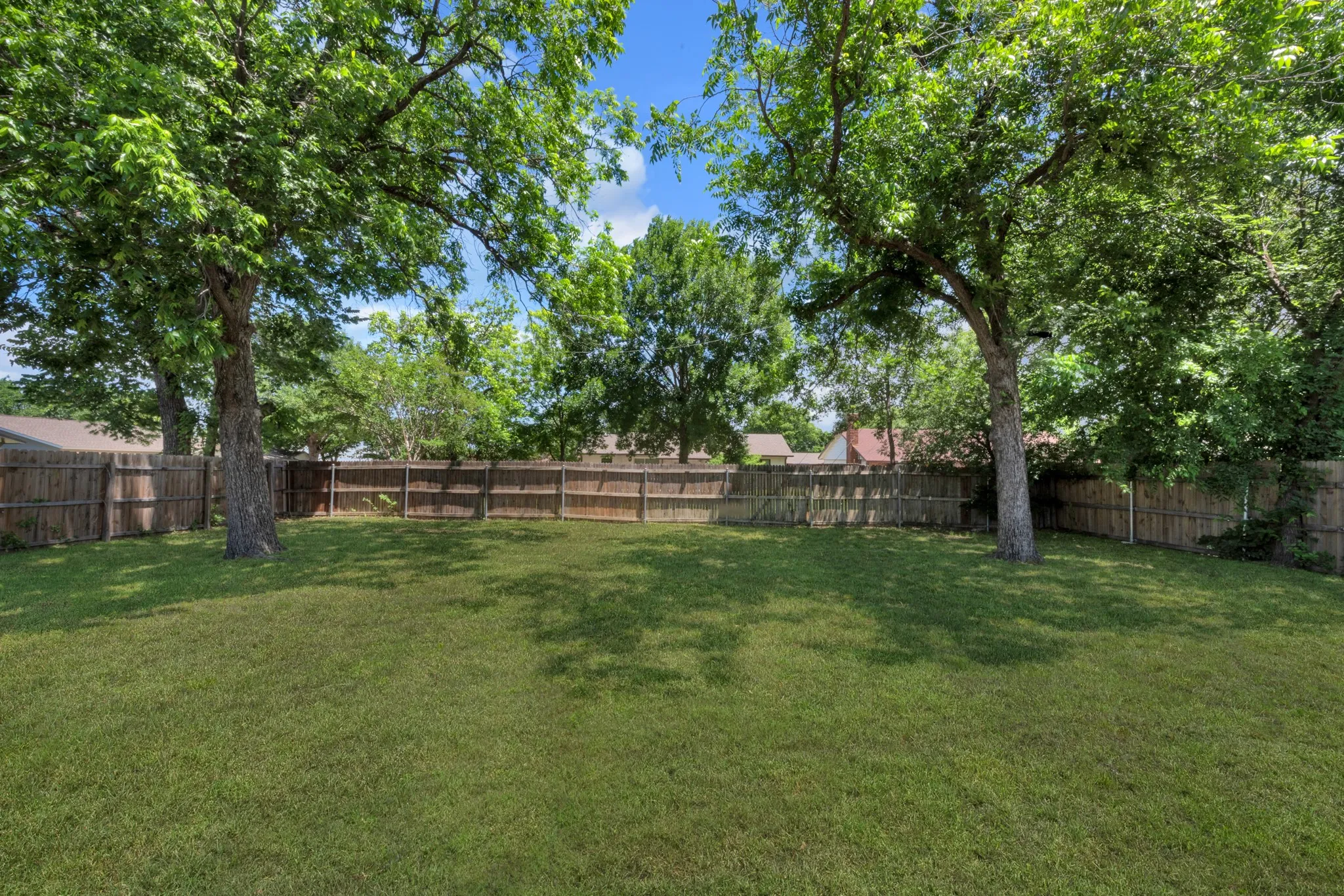 Single Family Residence For Sale in Tarrant County , 821 Lovers Lane, Grapevine, Texas 76051, 3 Bedroom, 2 Bathroom, 2 Garage spaces, 1,291 Sqft, built in 1967, mls#21267376, Real Estate Agent in Grapevine, Homes For Sale in Tarrant county, Homes For Sale in Grapevine, Realtor in Grapevine Texas, Real Estate Brokerage Independent Realty Texas, Luminita Cordes Realtor