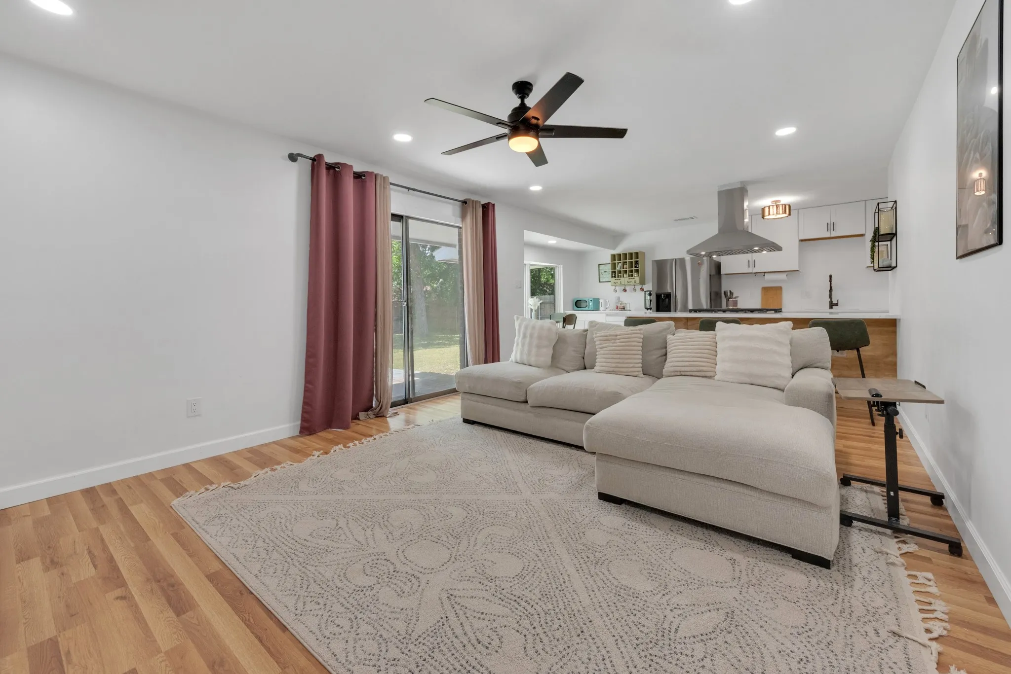 Single Family Residence For Sale in Tarrant County , 821 Lovers Lane, Grapevine, Texas 76051, 3 Bedroom, 2 Bathroom, 2 Garage spaces, 1,291 Sqft, built in 1967, mls#21267376, Real Estate Agent in Grapevine, Homes For Sale in Tarrant county, Homes For Sale in Grapevine, Realtor in Grapevine Texas, Real Estate Brokerage Independent Realty Texas, Luminita Cordes Realtor