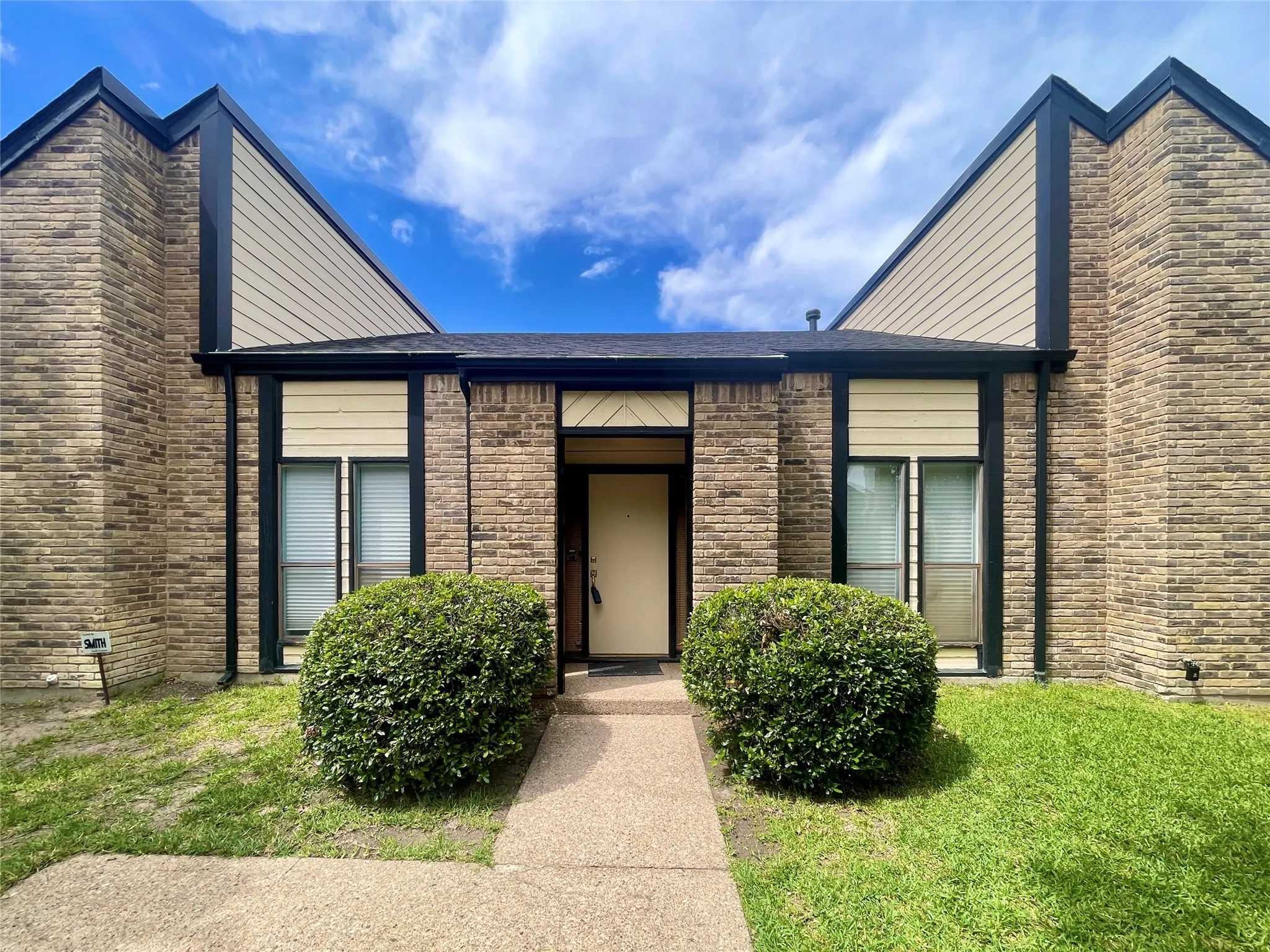 Single Family Residence For Sale in Dallas County , 9931 Chimney Hill Lane, Dallas, Texas 75243, 4 Bedroom, 3 Bathroom, 2 Garage spaces, 2,610 Sqft, built in 1979, mls#21265550, Real Estate Agent in Dallas, Homes For Sale in Dallas county, Homes For Sale in Dallas, Realtor in Dallas Texas, Real Estate Brokerage Independent Realty Texas, Luminita Cordes Realtor