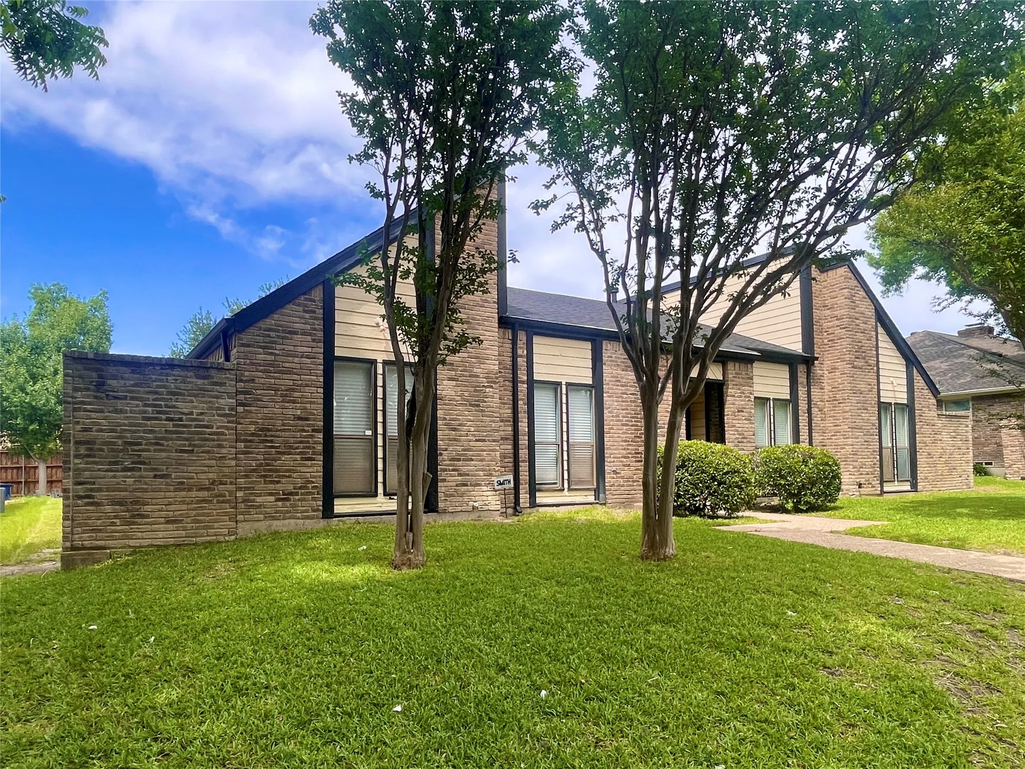 Single Family Residence For Sale in Dallas County , 9931 Chimney Hill Lane, Dallas, Texas 75243, 4 Bedroom, 3 Bathroom, 2 Garage spaces, 2,610 Sqft, built in 1979, mls#21265550, Real Estate Agent in Dallas, Homes For Sale in Dallas county, Homes For Sale in Dallas, Realtor in Dallas Texas, Real Estate Brokerage Independent Realty Texas, Luminita Cordes Realtor