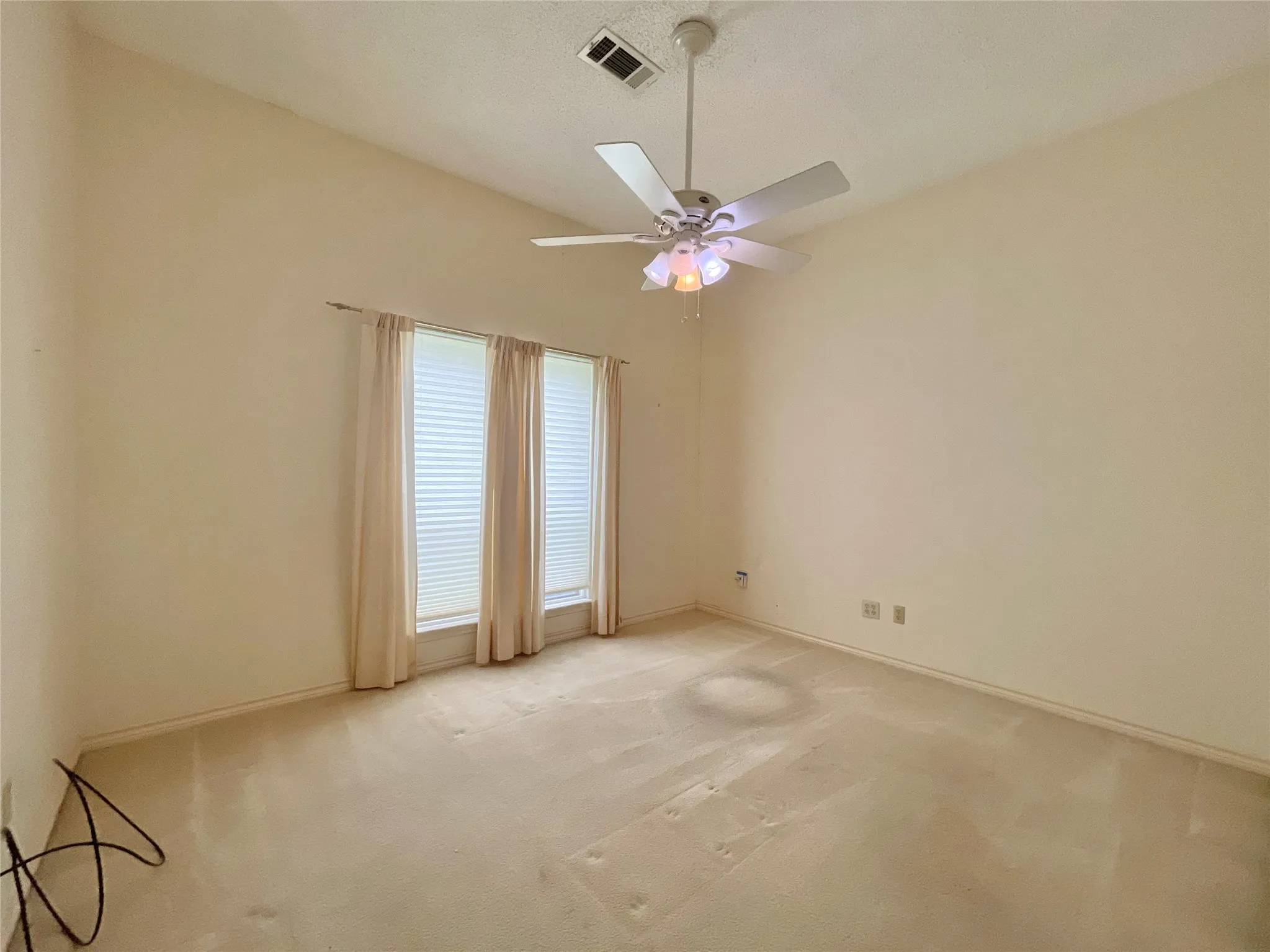 Single Family Residence For Sale in Dallas County , 9931 Chimney Hill Lane, Dallas, Texas 75243, 4 Bedroom, 3 Bathroom, 2 Garage spaces, 2,610 Sqft, built in 1979, mls#21265550, Real Estate Agent in Dallas, Homes For Sale in Dallas county, Homes For Sale in Dallas, Realtor in Dallas Texas, Real Estate Brokerage Independent Realty Texas, Luminita Cordes Realtor