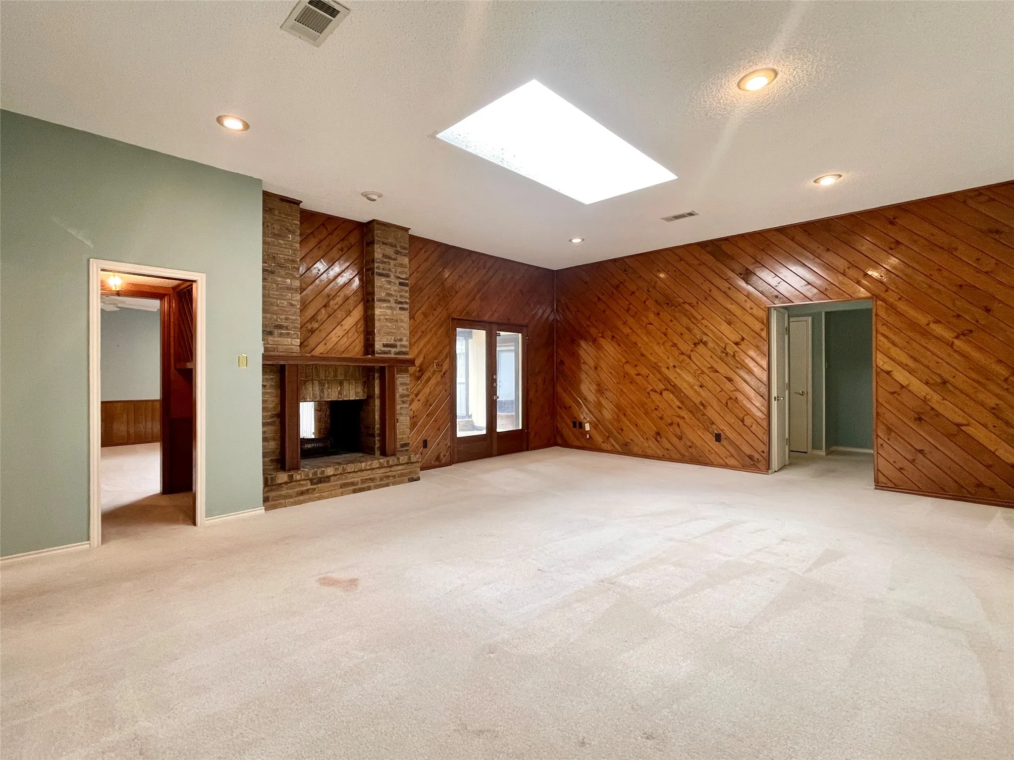 Single Family Residence For Sale in Dallas County , 9931 Chimney Hill Lane, Dallas, Texas 75243, 4 Bedroom, 3 Bathroom, 2 Garage spaces, 2,610 Sqft, built in 1979, mls#21265550, Real Estate Agent in Dallas, Homes For Sale in Dallas county, Homes For Sale in Dallas, Realtor in Dallas Texas, Real Estate Brokerage Independent Realty Texas, Luminita Cordes Realtor