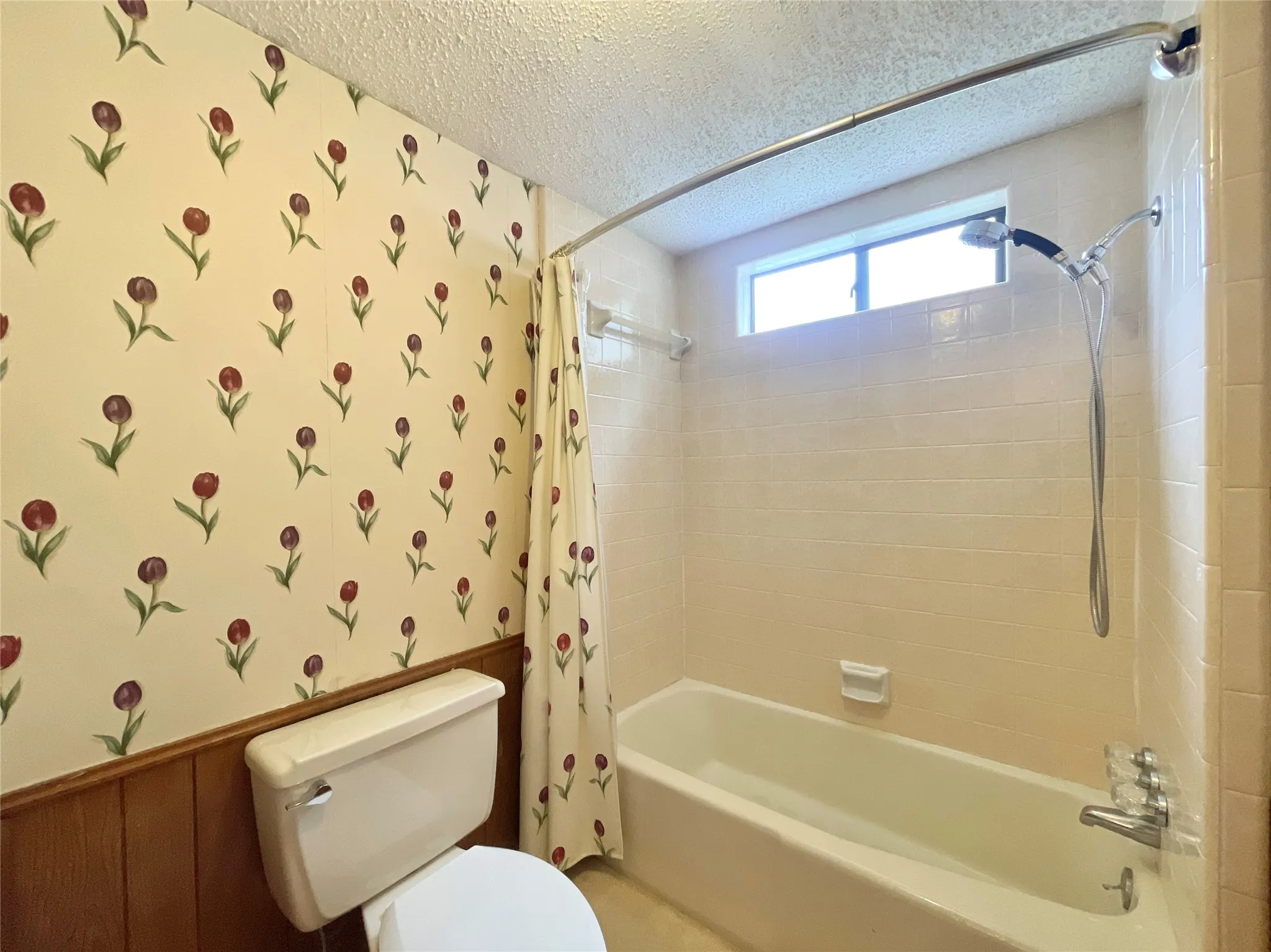Single Family Residence For Sale in Dallas County , 9931 Chimney Hill Lane, Dallas, Texas 75243, 4 Bedroom, 3 Bathroom, 2 Garage spaces, 2,610 Sqft, built in 1979, mls#21265550, Real Estate Agent in Dallas, Homes For Sale in Dallas county, Homes For Sale in Dallas, Realtor in Dallas Texas, Real Estate Brokerage Independent Realty Texas, Luminita Cordes Realtor