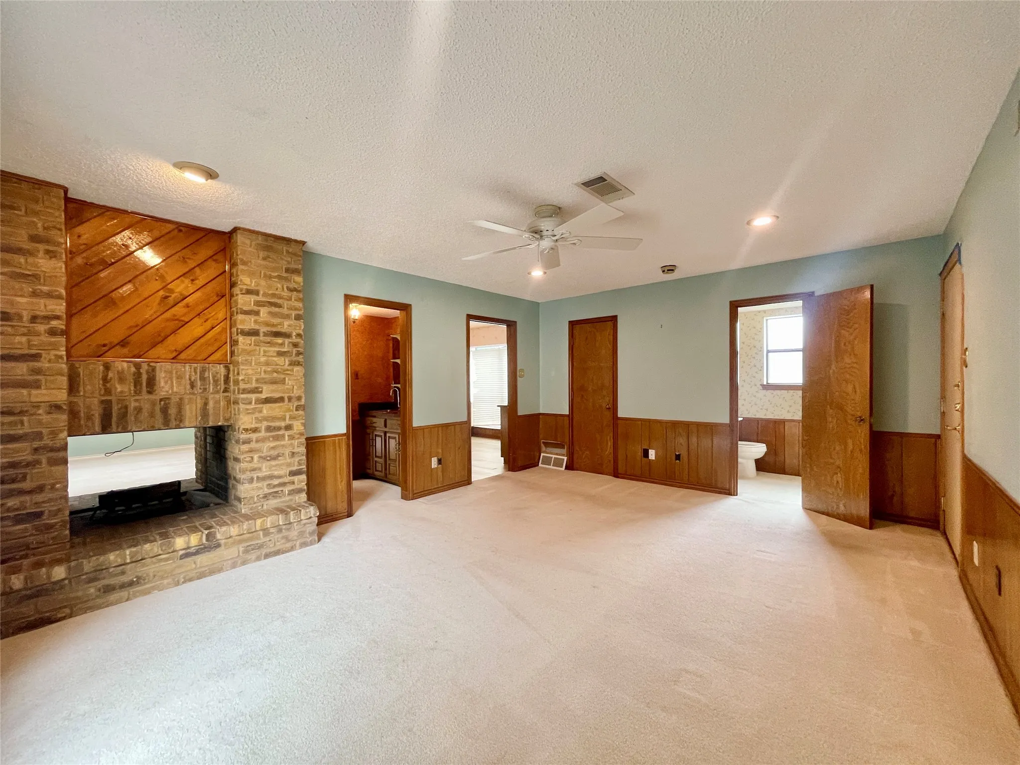 Single Family Residence For Sale in Dallas County , 9931 Chimney Hill Lane, Dallas, Texas 75243, 4 Bedroom, 3 Bathroom, 2 Garage spaces, 2,610 Sqft, built in 1979, mls#21265550, Real Estate Agent in Dallas, Homes For Sale in Dallas county, Homes For Sale in Dallas, Realtor in Dallas Texas, Real Estate Brokerage Independent Realty Texas, Luminita Cordes Realtor