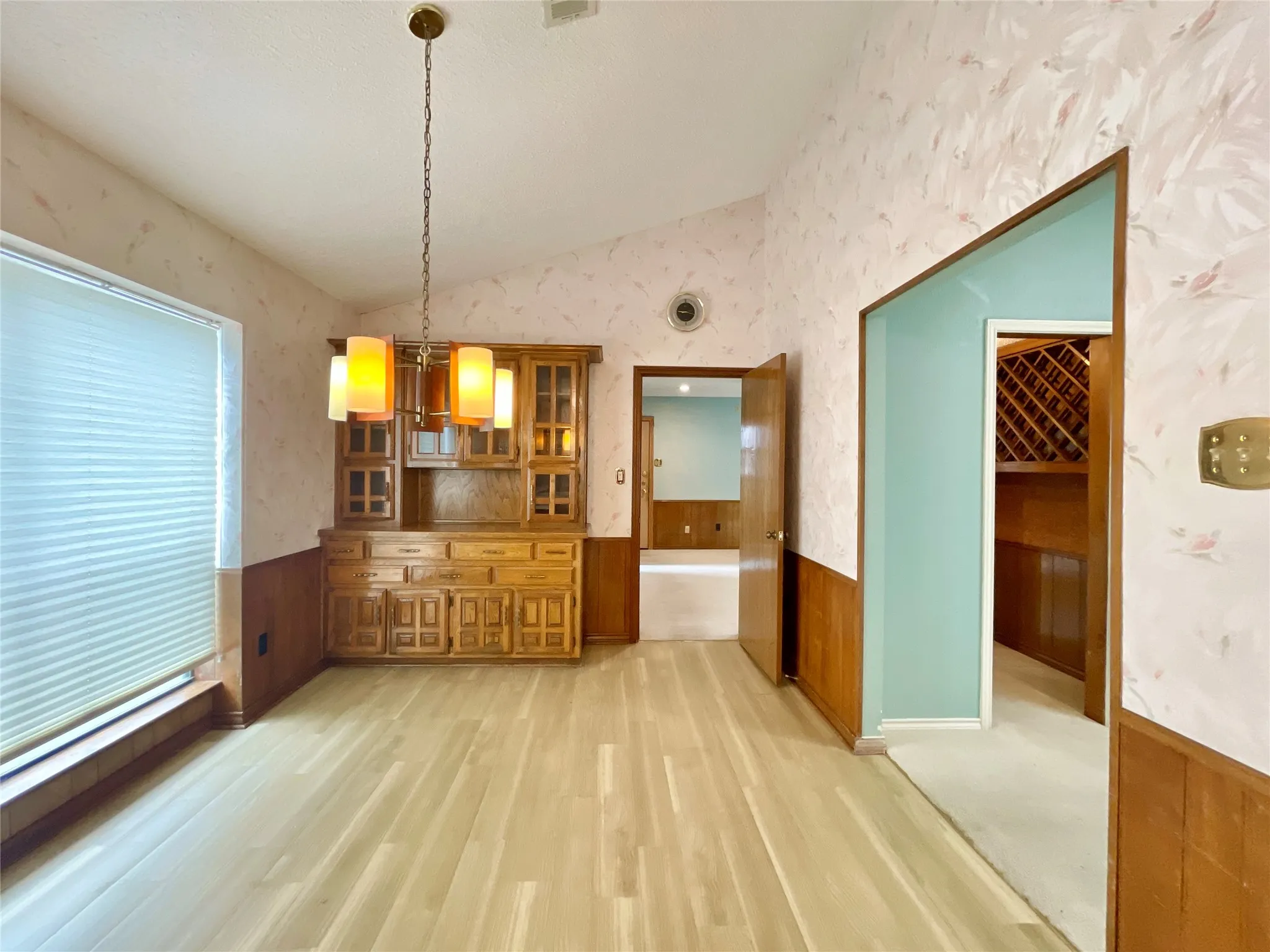 Single Family Residence For Sale in Dallas County , 9931 Chimney Hill Lane, Dallas, Texas 75243, 4 Bedroom, 3 Bathroom, 2 Garage spaces, 2,610 Sqft, built in 1979, mls#21265550, Real Estate Agent in Dallas, Homes For Sale in Dallas county, Homes For Sale in Dallas, Realtor in Dallas Texas, Real Estate Brokerage Independent Realty Texas, Luminita Cordes Realtor