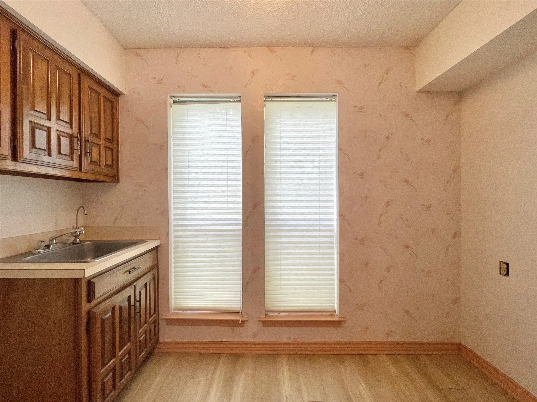 Single Family Residence For Sale in Dallas County , 9931 Chimney Hill Lane, Dallas, Texas 75243, 4 Bedroom, 3 Bathroom, 2 Garage spaces, 2,610 Sqft, built in 1979, mls#21265550, Real Estate Agent in Dallas, Homes For Sale in Dallas county, Homes For Sale in Dallas, Realtor in Dallas Texas, Real Estate Brokerage Independent Realty Texas, Luminita Cordes Realtor
