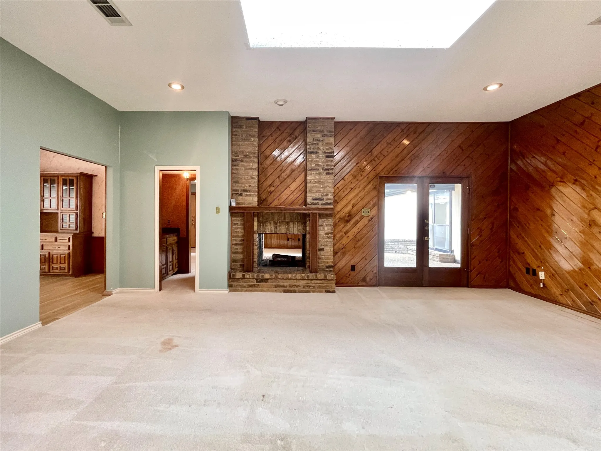 Single Family Residence For Sale in Dallas County , 9931 Chimney Hill Lane, Dallas, Texas 75243, 4 Bedroom, 3 Bathroom, 2 Garage spaces, 2,610 Sqft, built in 1979, mls#21265550, Real Estate Agent in Dallas, Homes For Sale in Dallas county, Homes For Sale in Dallas, Realtor in Dallas Texas, Real Estate Brokerage Independent Realty Texas, Luminita Cordes Realtor