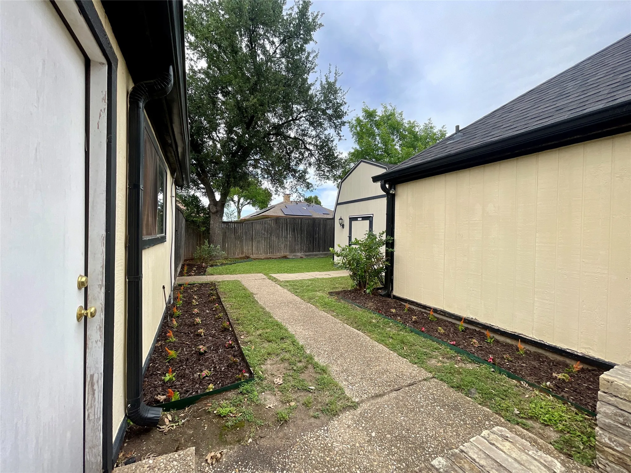 Single Family Residence For Sale in Dallas County , 9931 Chimney Hill Lane, Dallas, Texas 75243, 4 Bedroom, 3 Bathroom, 2 Garage spaces, 2,610 Sqft, built in 1979, mls#21265550, Real Estate Agent in Dallas, Homes For Sale in Dallas county, Homes For Sale in Dallas, Realtor in Dallas Texas, Real Estate Brokerage Independent Realty Texas, Luminita Cordes Realtor