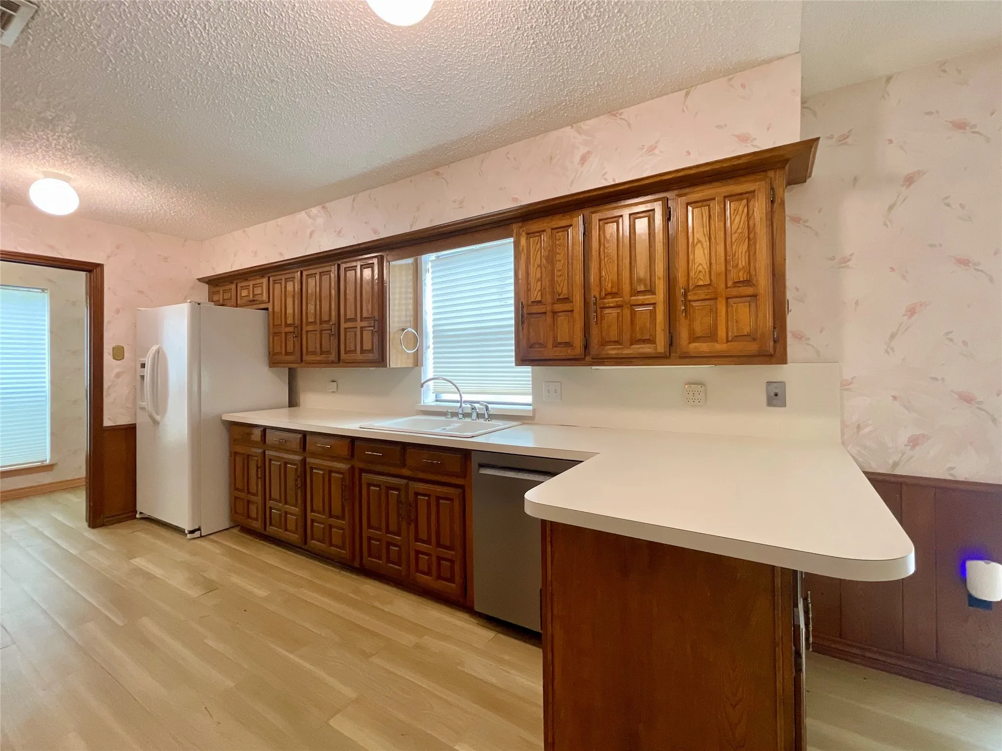 Single Family Residence For Sale in Dallas County , 9931 Chimney Hill Lane, Dallas, Texas 75243, 4 Bedroom, 3 Bathroom, 2 Garage spaces, 2,610 Sqft, built in 1979, mls#21265550, Real Estate Agent in Dallas, Homes For Sale in Dallas county, Homes For Sale in Dallas, Realtor in Dallas Texas, Real Estate Brokerage Independent Realty Texas, Luminita Cordes Realtor