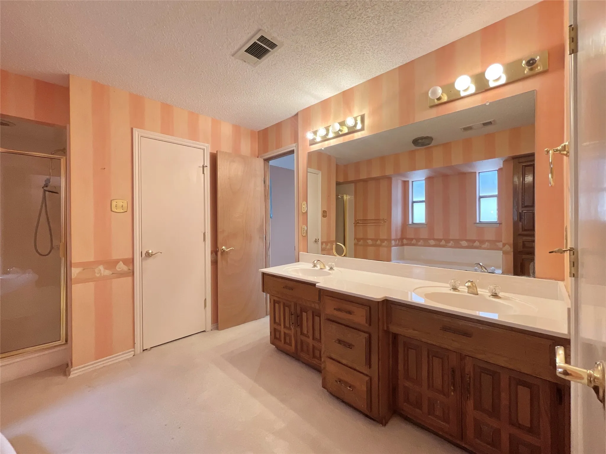 Single Family Residence For Sale in Dallas County , 9931 Chimney Hill Lane, Dallas, Texas 75243, 4 Bedroom, 3 Bathroom, 2 Garage spaces, 2,610 Sqft, built in 1979, mls#21265550, Real Estate Agent in Dallas, Homes For Sale in Dallas county, Homes For Sale in Dallas, Realtor in Dallas Texas, Real Estate Brokerage Independent Realty Texas, Luminita Cordes Realtor