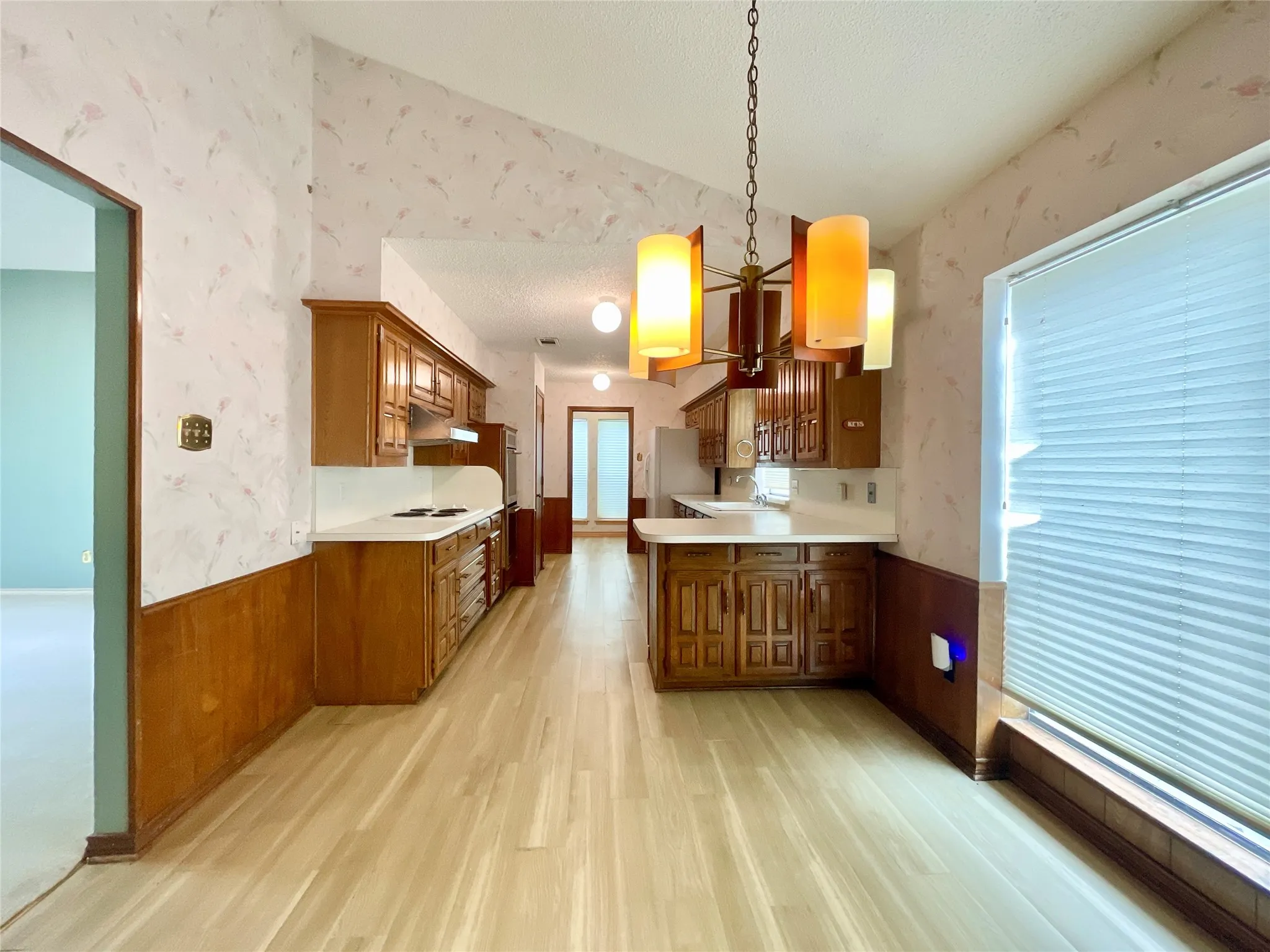 Single Family Residence For Sale in Dallas County , 9931 Chimney Hill Lane, Dallas, Texas 75243, 4 Bedroom, 3 Bathroom, 2 Garage spaces, 2,610 Sqft, built in 1979, mls#21265550, Real Estate Agent in Dallas, Homes For Sale in Dallas county, Homes For Sale in Dallas, Realtor in Dallas Texas, Real Estate Brokerage Independent Realty Texas, Luminita Cordes Realtor
