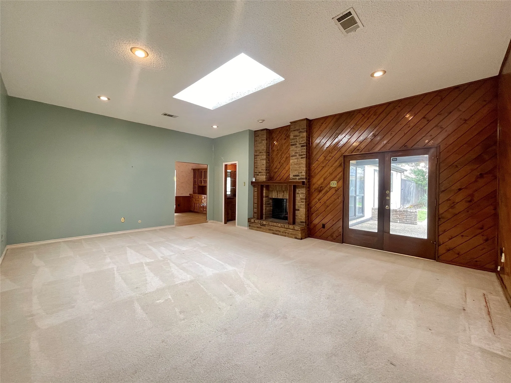 Single Family Residence For Sale in Dallas County , 9931 Chimney Hill Lane, Dallas, Texas 75243, 4 Bedroom, 3 Bathroom, 2 Garage spaces, 2,610 Sqft, built in 1979, mls#21265550, Real Estate Agent in Dallas, Homes For Sale in Dallas county, Homes For Sale in Dallas, Realtor in Dallas Texas, Real Estate Brokerage Independent Realty Texas, Luminita Cordes Realtor