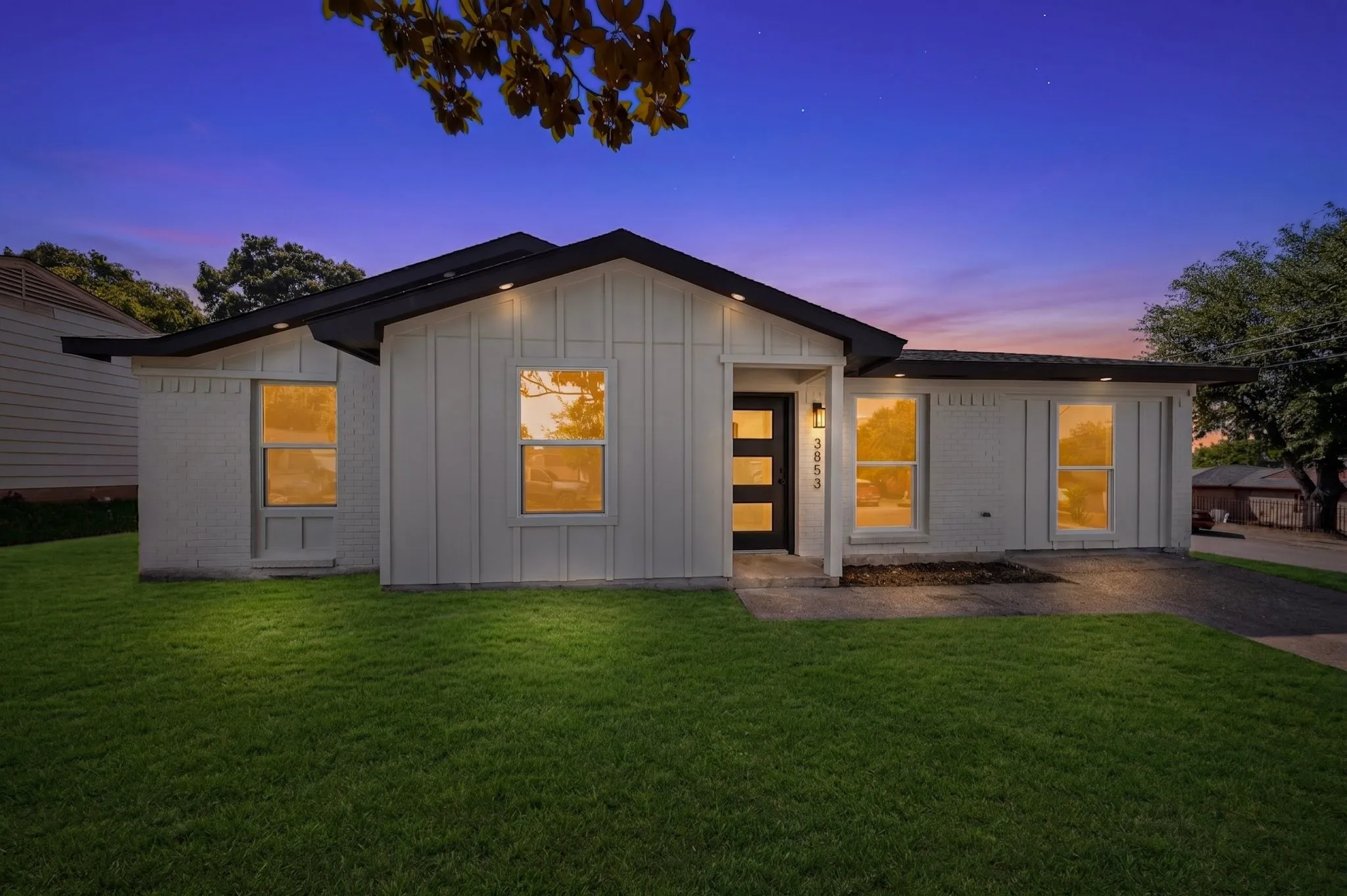 Single Family Residence For Sale in Dallas County , 3853 Happy Canyon Drive, Dallas, Texas 75241, 3 Bedroom, 1 Bathroom, Garage spaces, 1,221 Sqft, built in 1961, mls#21269289, Real Estate Agent in Dallas, Homes For Sale in Dallas county, Homes For Sale in Dallas, Realtor in Dallas Texas, Real Estate Brokerage Independent Realty Texas, Luminita Cordes Realtor