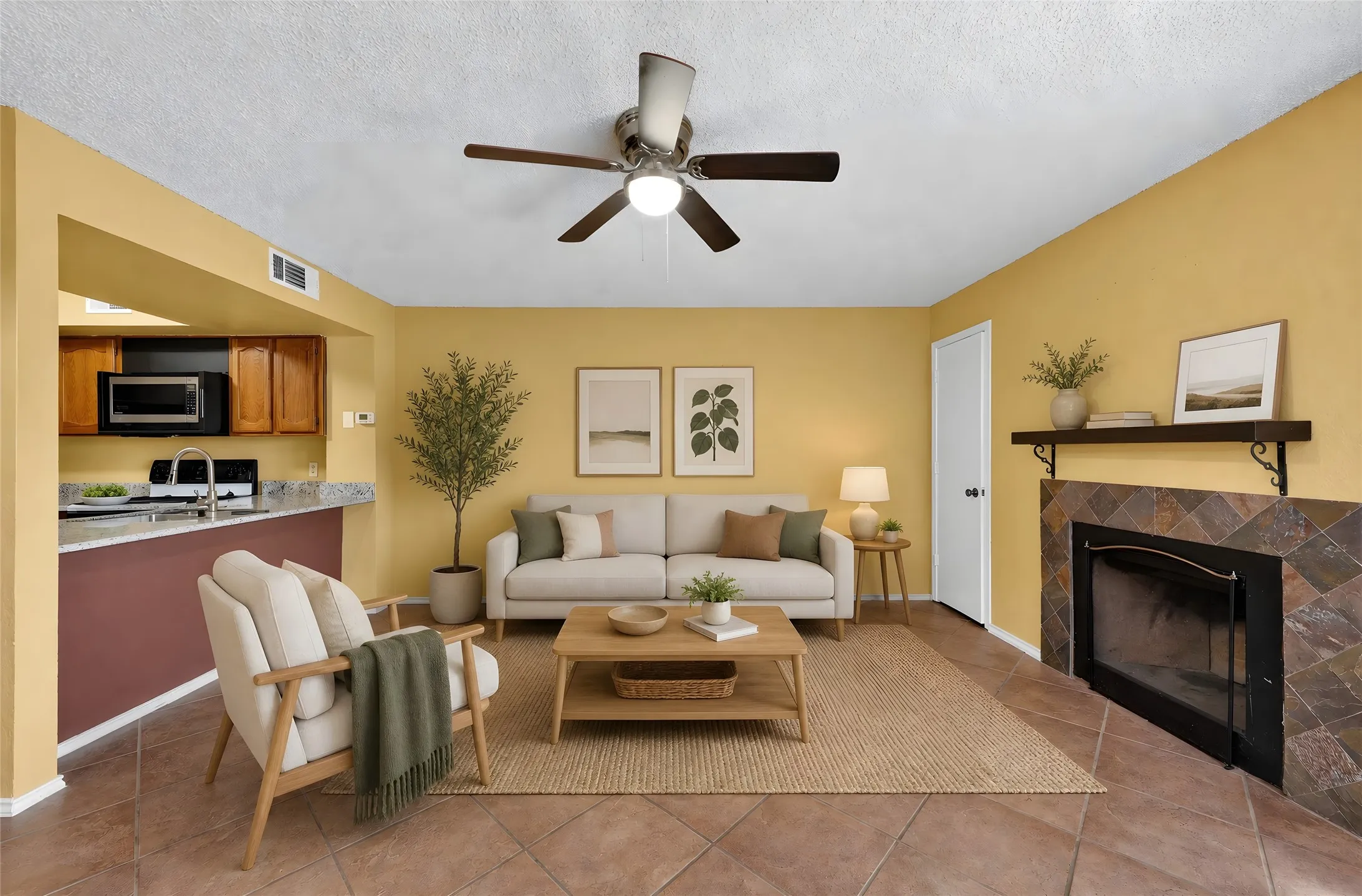 Condominium For Sale in Tarrant County , 3109 Sondra Drive 107, Fort Worth, Texas 76107, 1 Bedroom, 1 Bathroom, Garage spaces, 688 Sqft, built in 1982, mls#21261893, Real Estate Agent in Fort Worth, Homes For Sale in Tarrant county, Homes For Sale in Fort Worth, Realtor in Fort Worth Texas, Real Estate Brokerage Independent Realty Texas, Luminita Cordes Realtor