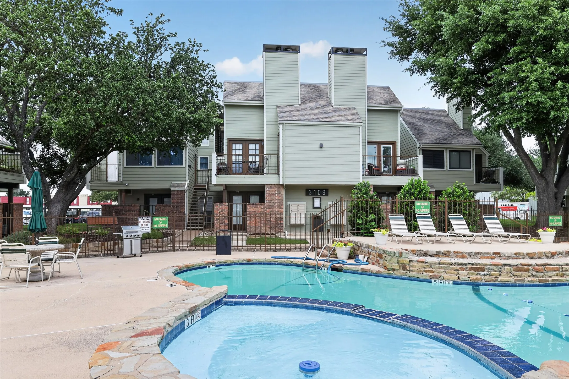 Condominium For Sale in Tarrant County , 3109 Sondra Drive 107, Fort Worth, Texas 76107, 1 Bedroom, 1 Bathroom, Garage spaces, 688 Sqft, built in 1982, mls#21261893, Real Estate Agent in Fort Worth, Homes For Sale in Tarrant county, Homes For Sale in Fort Worth, Realtor in Fort Worth Texas, Real Estate Brokerage Independent Realty Texas, Luminita Cordes Realtor