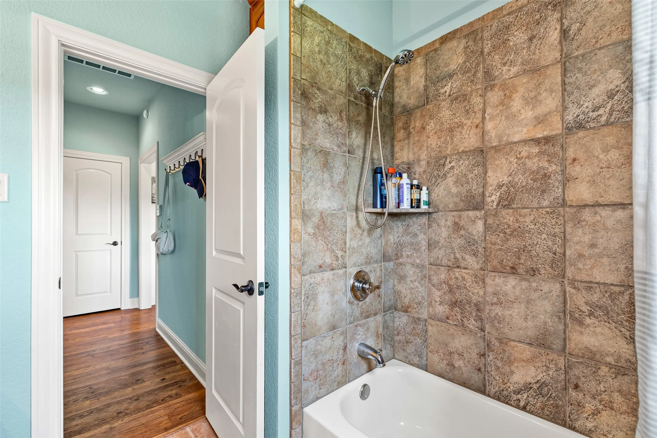 Single Family Residence For Sale in Hood County , 2809 Wind Point Court, Tolar, Texas 76476, 4 Bedroom, 3 Bathroom, 3 Garage spaces, 2,567 Sqft, built in 2007, mls#21266374, Real Estate Agent in Tolar, Homes For Sale in Hood county, Homes For Sale in Tolar, Realtor in Tolar Texas, Real Estate Brokerage Independent Realty Texas, Luminita Cordes Realtor
