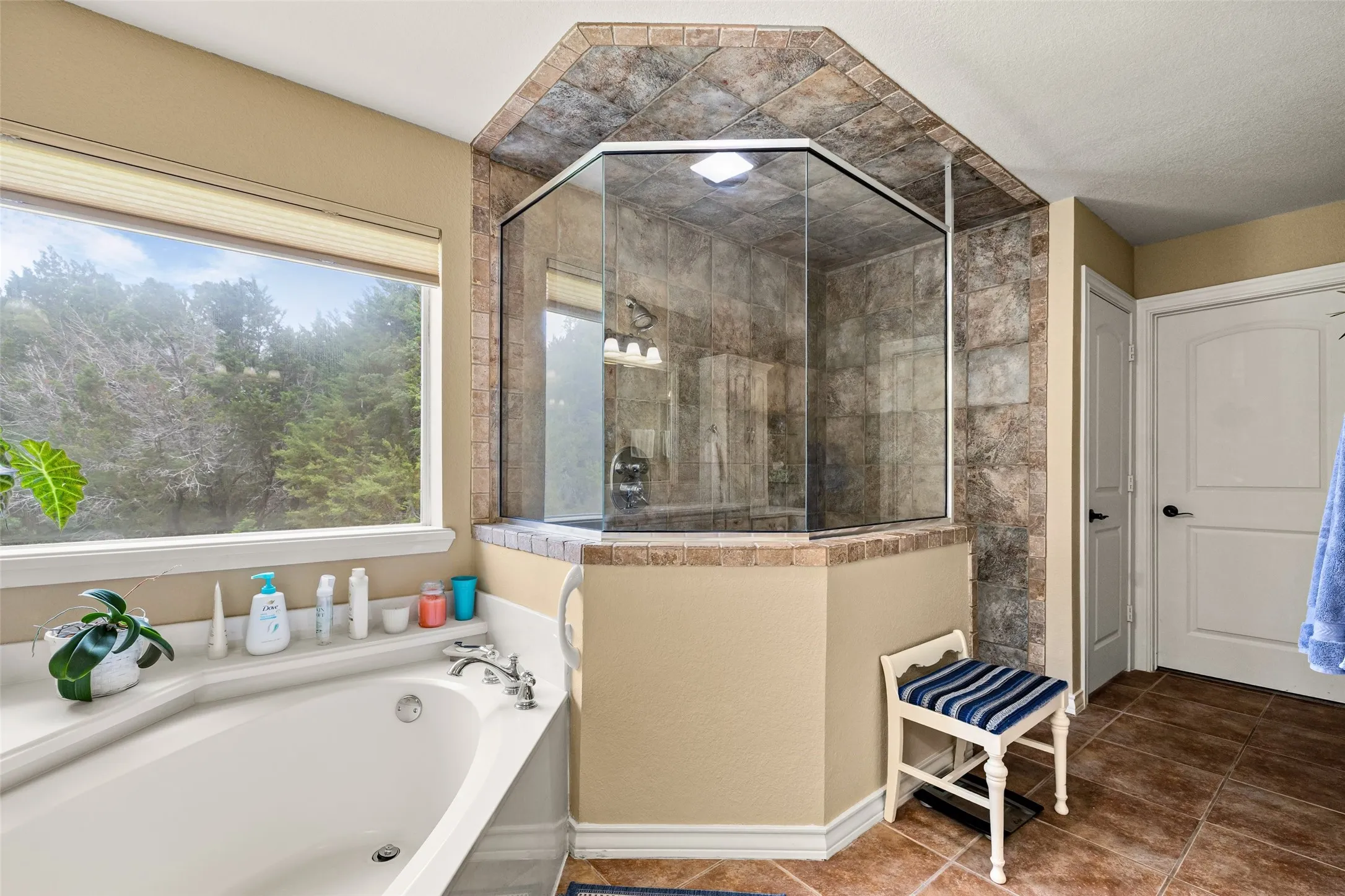 Single Family Residence For Sale in Hood County , 2809 Wind Point Court, Tolar, Texas 76476, 4 Bedroom, 3 Bathroom, 3 Garage spaces, 2,567 Sqft, built in 2007, mls#21266374, Real Estate Agent in Tolar, Homes For Sale in Hood county, Homes For Sale in Tolar, Realtor in Tolar Texas, Real Estate Brokerage Independent Realty Texas, Luminita Cordes Realtor