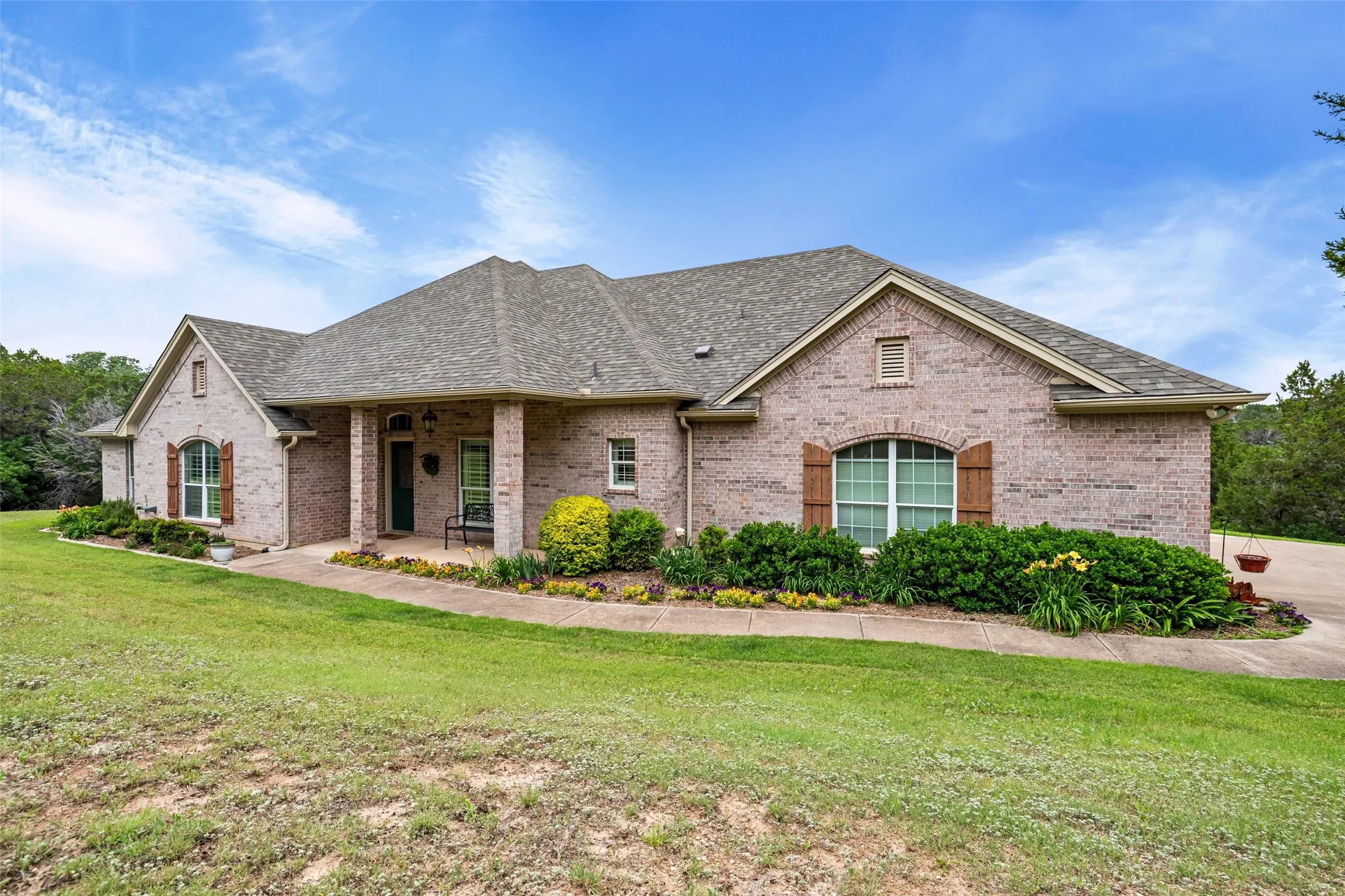 Single Family Residence For Sale in Hood County , 2809 Wind Point Court, Tolar, Texas 76476, 4 Bedroom, 3 Bathroom, 3 Garage spaces, 2,567 Sqft, built in 2007, mls#21266374, Real Estate Agent in Tolar, Homes For Sale in Hood county, Homes For Sale in Tolar, Realtor in Tolar Texas, Real Estate Brokerage Independent Realty Texas, Luminita Cordes Realtor