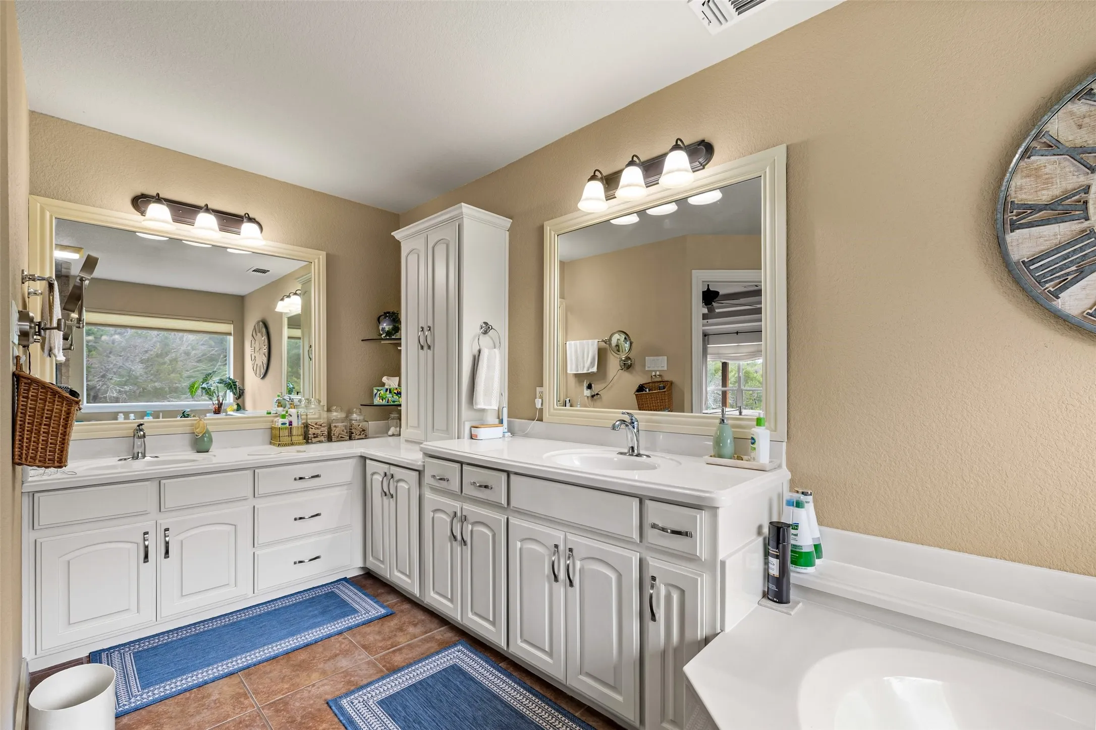 Single Family Residence For Sale in Hood County , 2809 Wind Point Court, Tolar, Texas 76476, 4 Bedroom, 3 Bathroom, 3 Garage spaces, 2,567 Sqft, built in 2007, mls#21266374, Real Estate Agent in Tolar, Homes For Sale in Hood county, Homes For Sale in Tolar, Realtor in Tolar Texas, Real Estate Brokerage Independent Realty Texas, Luminita Cordes Realtor