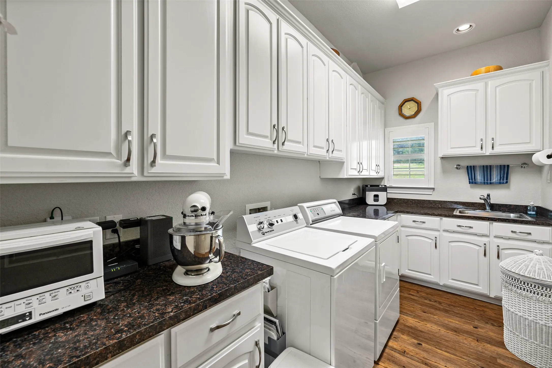 Single Family Residence For Sale in Hood County , 2809 Wind Point Court, Tolar, Texas 76476, 4 Bedroom, 3 Bathroom, 3 Garage spaces, 2,567 Sqft, built in 2007, mls#21266374, Real Estate Agent in Tolar, Homes For Sale in Hood county, Homes For Sale in Tolar, Realtor in Tolar Texas, Real Estate Brokerage Independent Realty Texas, Luminita Cordes Realtor