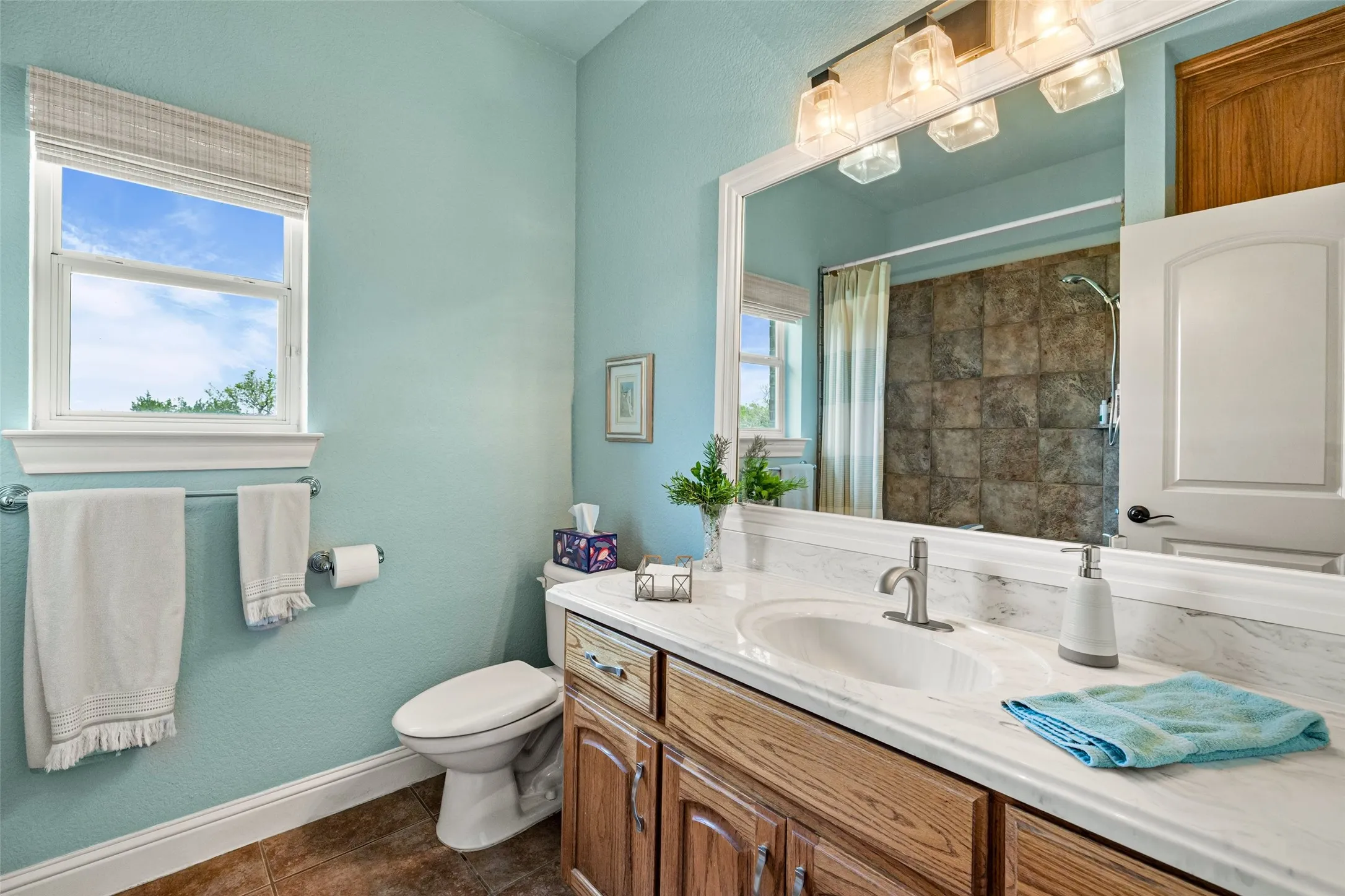 Single Family Residence For Sale in Hood County , 2809 Wind Point Court, Tolar, Texas 76476, 4 Bedroom, 3 Bathroom, 3 Garage spaces, 2,567 Sqft, built in 2007, mls#21266374, Real Estate Agent in Tolar, Homes For Sale in Hood county, Homes For Sale in Tolar, Realtor in Tolar Texas, Real Estate Brokerage Independent Realty Texas, Luminita Cordes Realtor