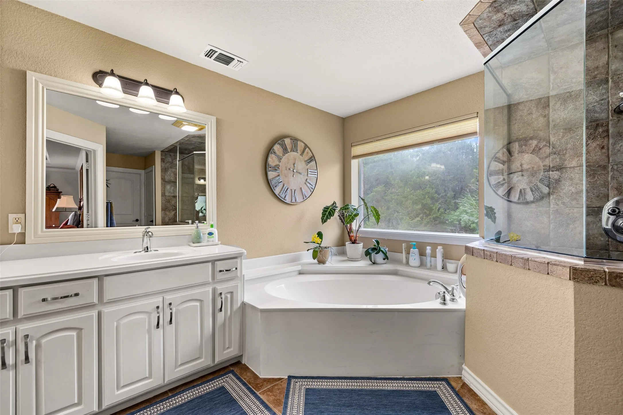 Single Family Residence For Sale in Hood County , 2809 Wind Point Court, Tolar, Texas 76476, 4 Bedroom, 3 Bathroom, 3 Garage spaces, 2,567 Sqft, built in 2007, mls#21266374, Real Estate Agent in Tolar, Homes For Sale in Hood county, Homes For Sale in Tolar, Realtor in Tolar Texas, Real Estate Brokerage Independent Realty Texas, Luminita Cordes Realtor