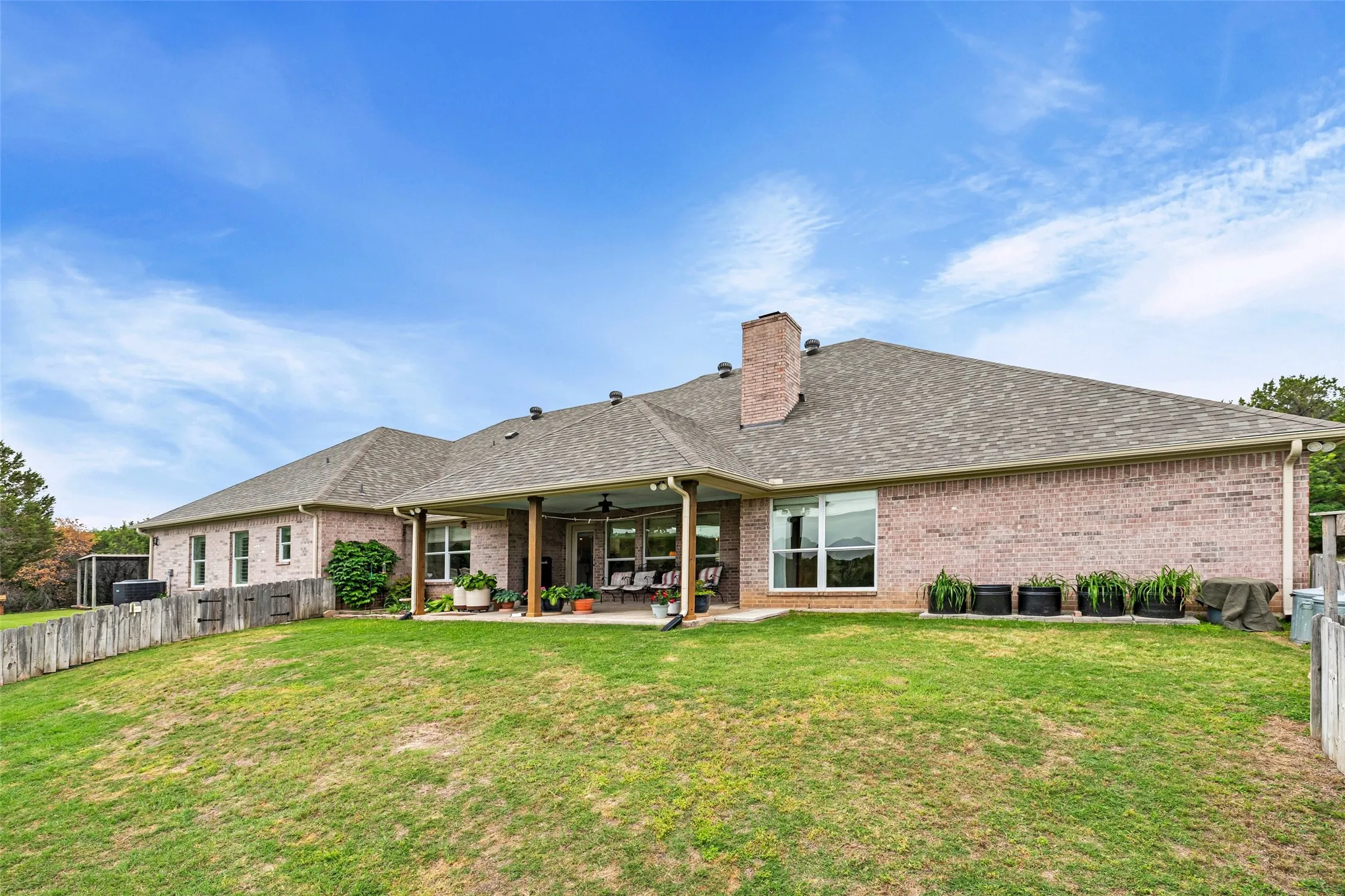 Single Family Residence For Sale in Hood County , 2809 Wind Point Court, Tolar, Texas 76476, 4 Bedroom, 3 Bathroom, 3 Garage spaces, 2,567 Sqft, built in 2007, mls#21266374, Real Estate Agent in Tolar, Homes For Sale in Hood county, Homes For Sale in Tolar, Realtor in Tolar Texas, Real Estate Brokerage Independent Realty Texas, Luminita Cordes Realtor