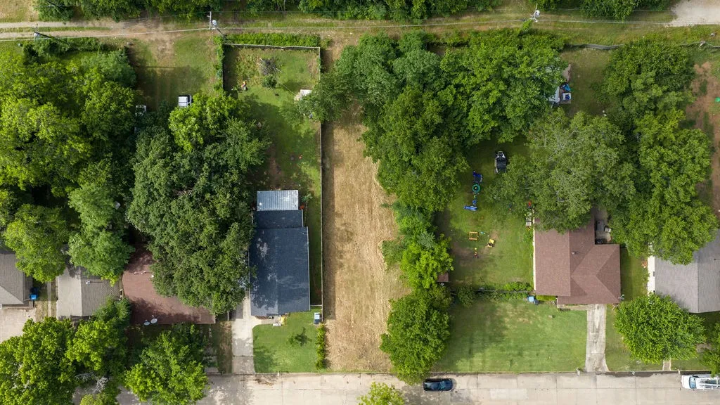 Unimproved Land For Sale in Grayson County , 820 W Day Street, Denison, Texas 75020, 0, 0, Garage spaces, 0 Sqft, built in 0, Price $42,000, mls#21270225, Real Estate Agent in Denison, Homes For Sale in Grayson county, Homes For Sale in Denison, Realtor in Denison Texas, Real Estate Brokerage Independent Realty Texas, Luminita Cordes Realtor