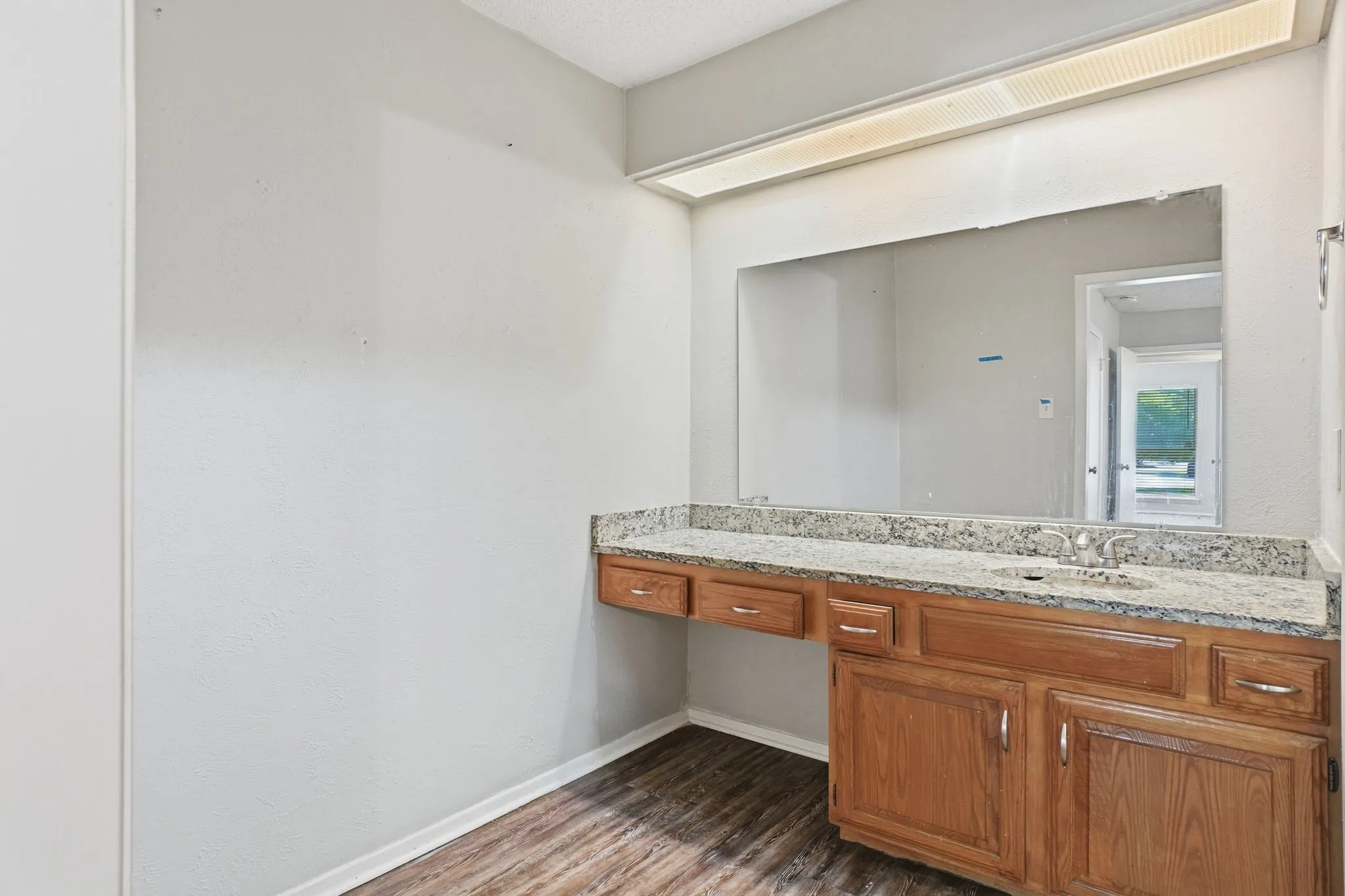 Single Family Residence For Sale in Dallas County , 1137 Meadow Creek Court, Lancaster, Texas 75146, 3 Bedroom, 2 Bathroom, 2 Garage spaces, 1,597 Sqft, built in 1979, mls#21268043, Real Estate Agent in Lancaster, Homes For Sale in Dallas county, Homes For Sale in Lancaster, Realtor in Lancaster Texas, Real Estate Brokerage Independent Realty Texas, Luminita Cordes Realtor