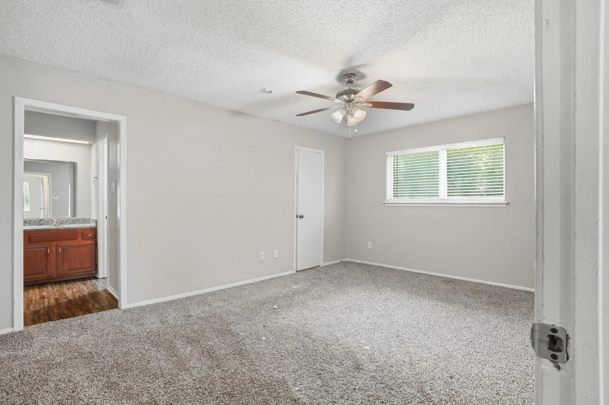 Single Family Residence For Sale in Dallas County , 1137 Meadow Creek Court, Lancaster, Texas 75146, 3 Bedroom, 2 Bathroom, 2 Garage spaces, 1,597 Sqft, built in 1979, mls#21268043, Real Estate Agent in Lancaster, Homes For Sale in Dallas county, Homes For Sale in Lancaster, Realtor in Lancaster Texas, Real Estate Brokerage Independent Realty Texas, Luminita Cordes Realtor