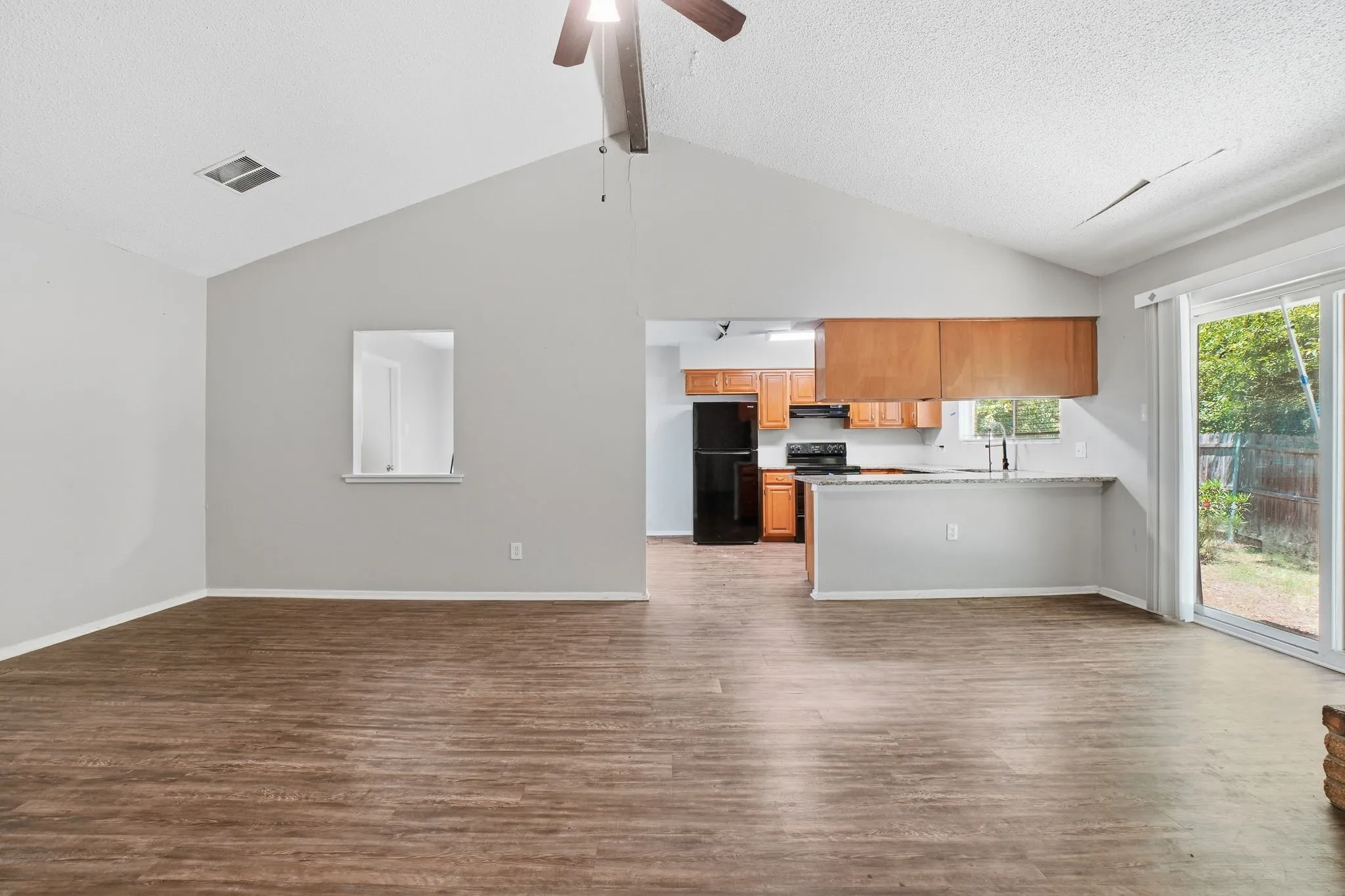 Single Family Residence For Sale in Dallas County , 1137 Meadow Creek Court, Lancaster, Texas 75146, 3 Bedroom, 2 Bathroom, 2 Garage spaces, 1,597 Sqft, built in 1979, mls#21268043, Real Estate Agent in Lancaster, Homes For Sale in Dallas county, Homes For Sale in Lancaster, Realtor in Lancaster Texas, Real Estate Brokerage Independent Realty Texas, Luminita Cordes Realtor