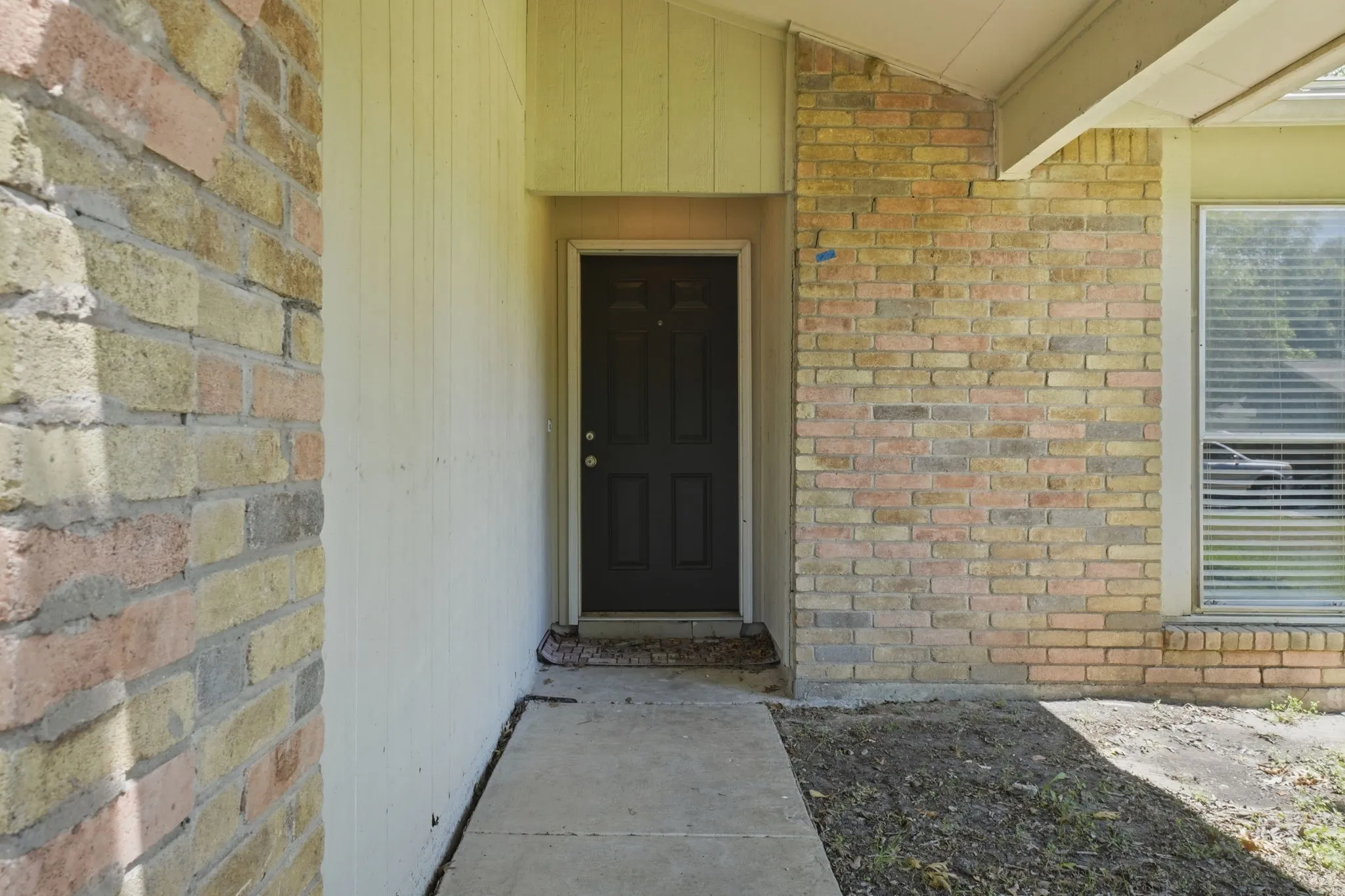 Single Family Residence For Sale in Dallas County , 1137 Meadow Creek Court, Lancaster, Texas 75146, 3 Bedroom, 2 Bathroom, 2 Garage spaces, 1,597 Sqft, built in 1979, mls#21268043, Real Estate Agent in Lancaster, Homes For Sale in Dallas county, Homes For Sale in Lancaster, Realtor in Lancaster Texas, Real Estate Brokerage Independent Realty Texas, Luminita Cordes Realtor
